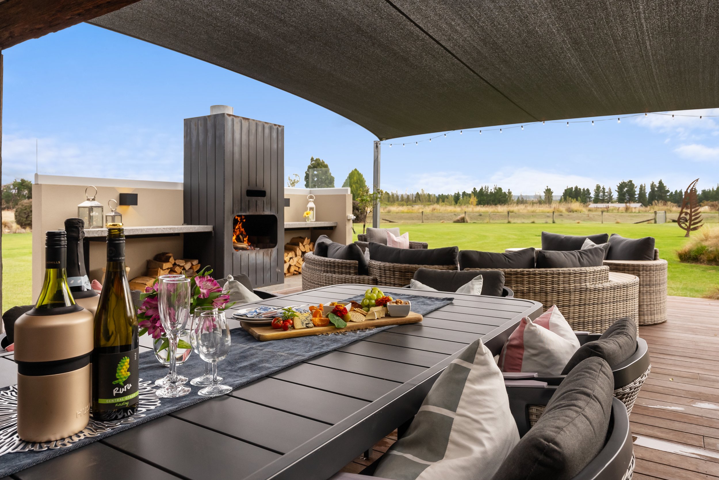 Book a platter and wine package for your stay at Kaihanu Lodge