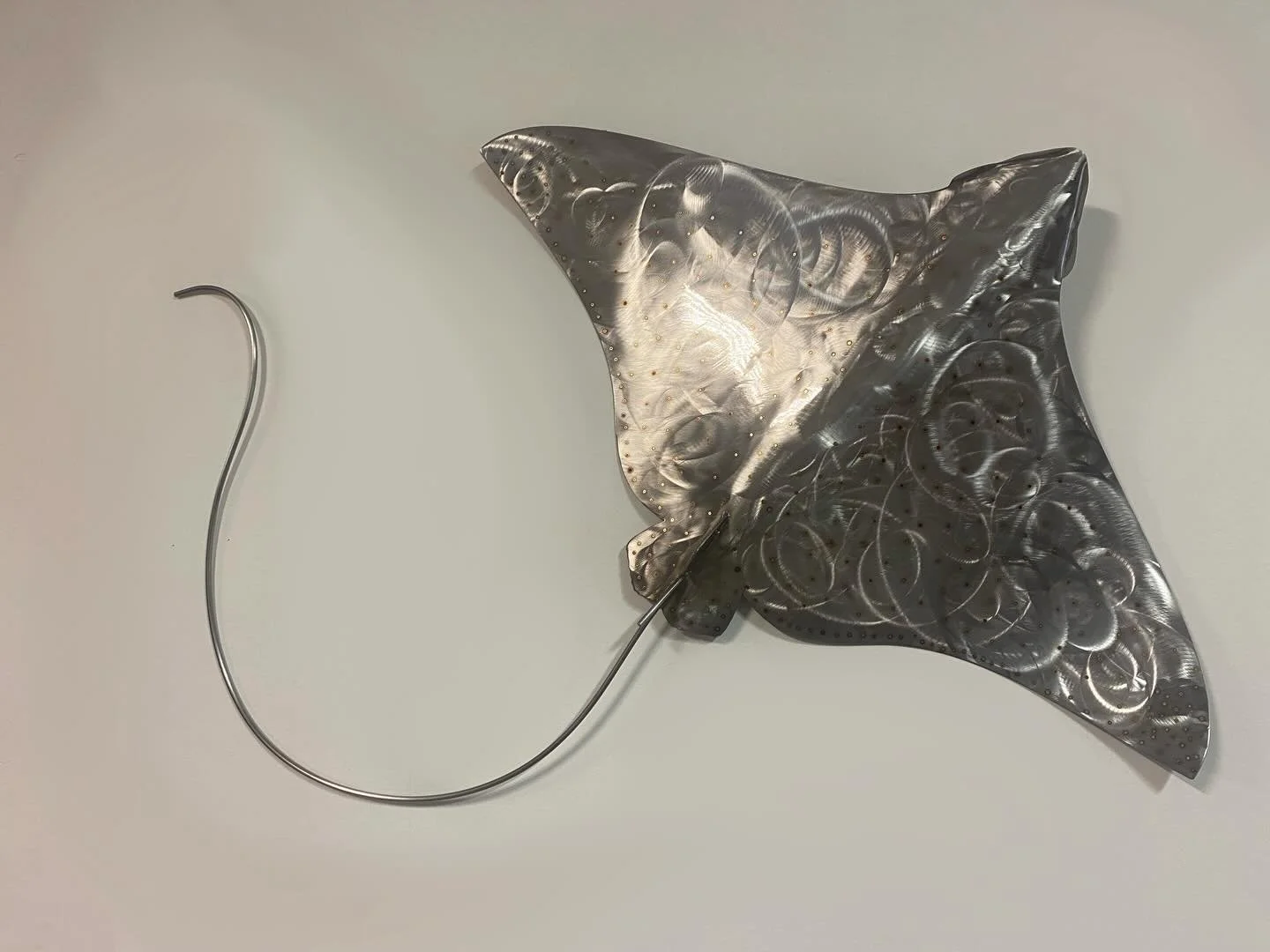 Some Eagle Rays in different ways&hellip; The Spotted Eagle Rays measure 44&rdquo;, 3D single sided made from stainless steel. The Mirror polished ones are 12&rdquo;x14&rdquo;x2&rdquo; also made from marine grade stainless steel. 

#sculptureartist #