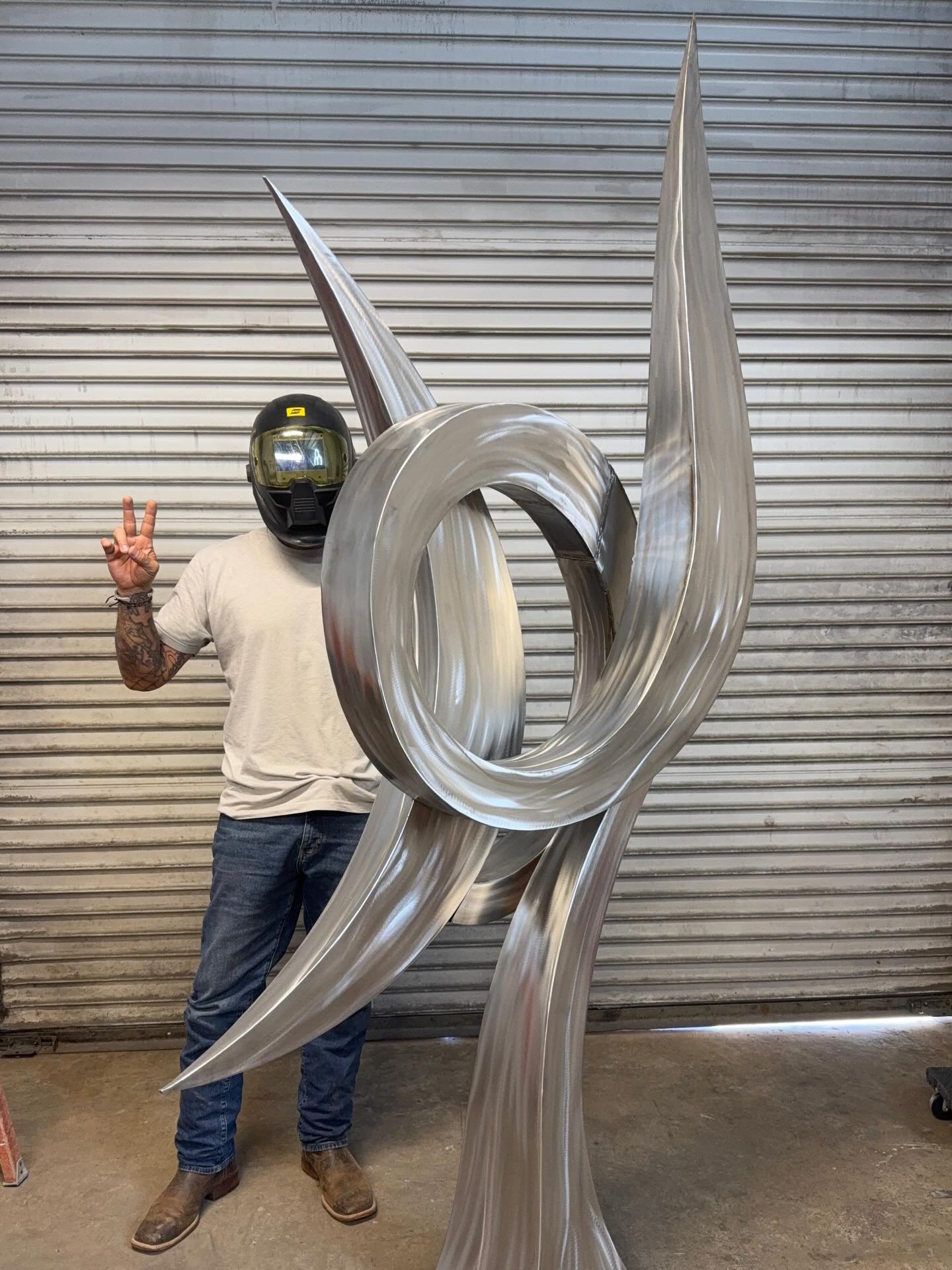 Posting this one for the last time because Instagram and this piece are clearly not on speaking terms. Thanks to all who&rsquo;ve seen and gave it a double tap. Almost finished! 

Orbit 
Stainless steel 
96&rdquo;x52&rdquo;x18&rdquo; 

#publicart #sc