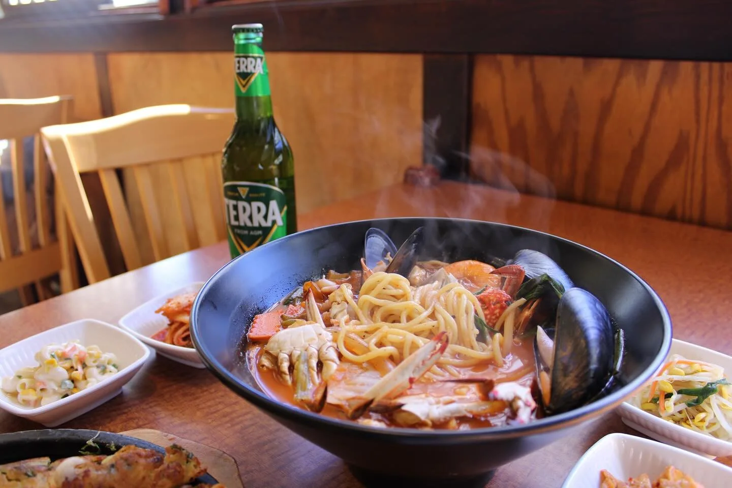 With cooler weather approaching our Spicy Seafood Noodle soup - Jjamppong is the perfect meal. 

Han Il Kwan 
📍 5458 Buford Hwy. NE
Doraville, GA 30340
☎️ 770)336-2232

#soupseason #noodlesoup #noodles #chinesecuisine #kbbq #spicysoup #jjamppong