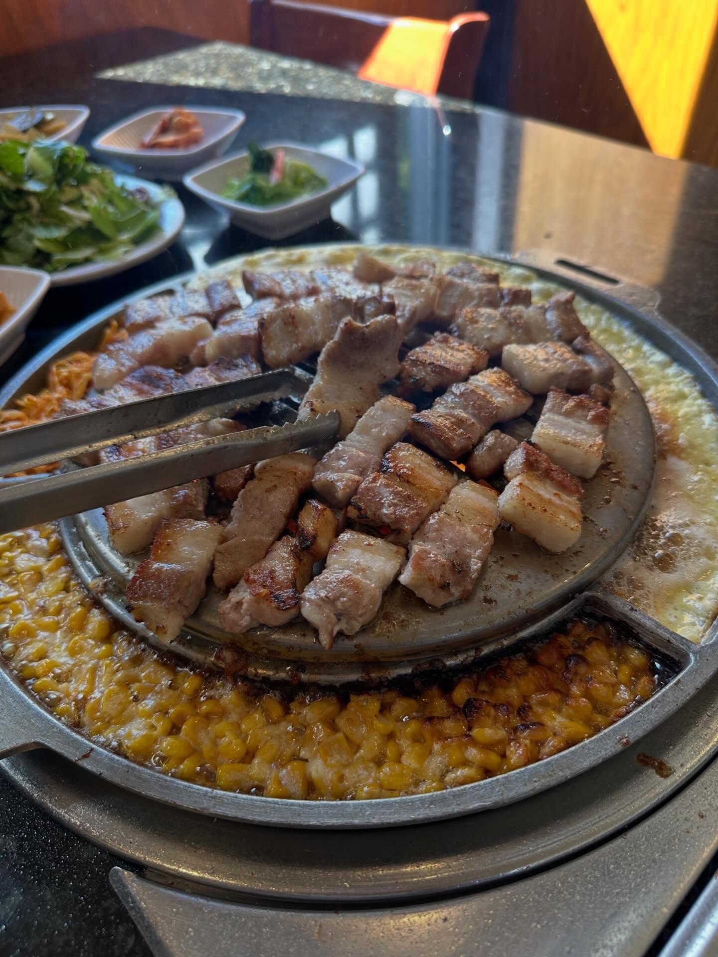 Tonight is a great night to sit at a charcoal grill. Who is meeting at Han Il Kwan? 

#bufordhwy #atlantaeats #koreanbbq #charcoalgrill