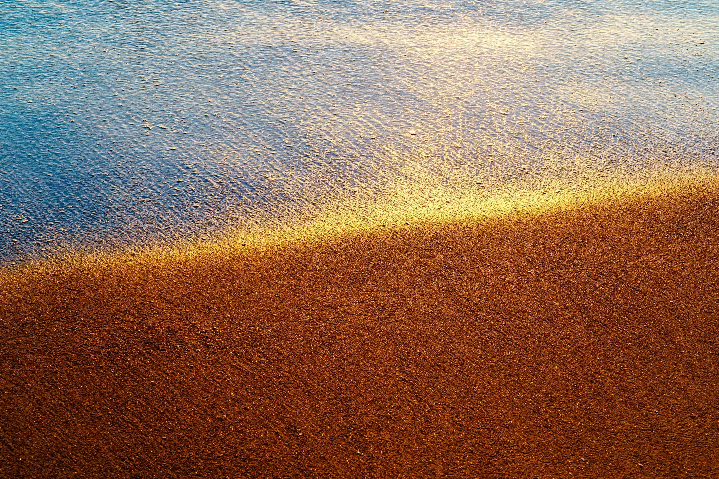 warm earth-toned blue and gold texture evoking support for women and mothers seeking virtual psychotherapy in the San Francisco Bay area.