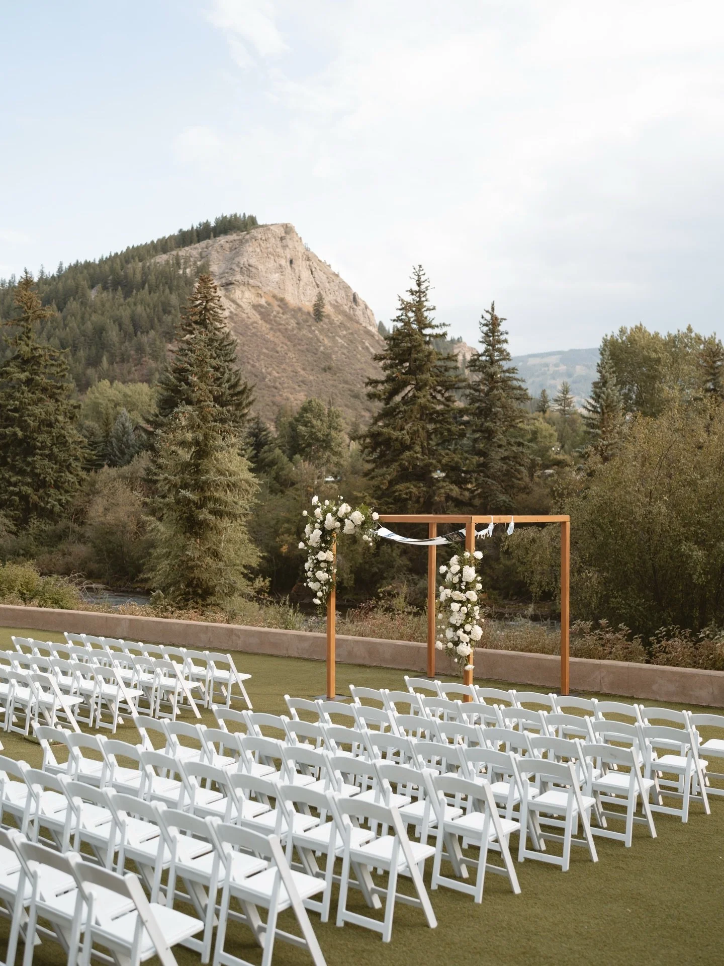 Ceremony backdrops like these >>>

Photography: @abbyrindelsphoto
Planning &amp; Coordination: @withgraceplanning
Venue: @westinriverfront
Florist: @rosepetalsvail
Signage: @ivoryandpinedesignco
DJ: @cortland 
Hair &amp; Makeup: @divinebeaut