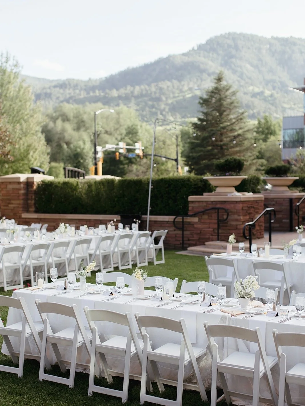 When the backdrop is perfect and the company is even better, you don&rsquo;t need much else to complete the idyllic al fresco reception.

Planning &amp; coordination: @withgraceplanning
Venue: @stjulienhotel
Photography: @_jordankatz
Florals: @palmer