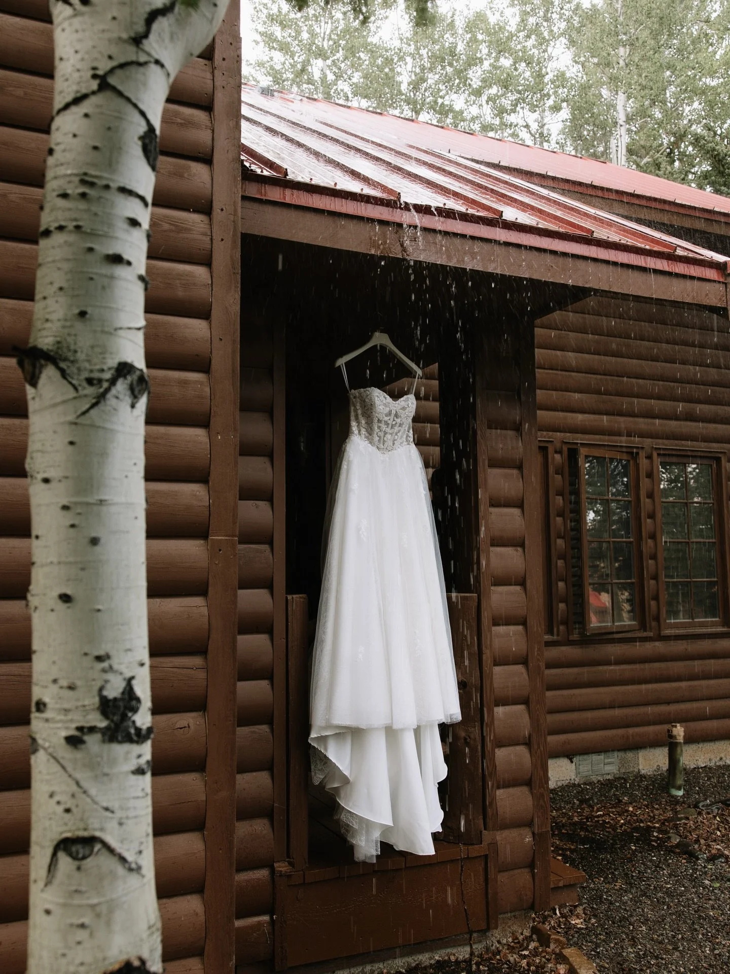 Wedding morning memories 🤍

I love getting galleries back and seeing all the sweet morning-of photos of our beautiful brides, captured while my team runs around prepping for the wedding.

Photography: @brynashman.photo
Planning &amp; Coordination: @