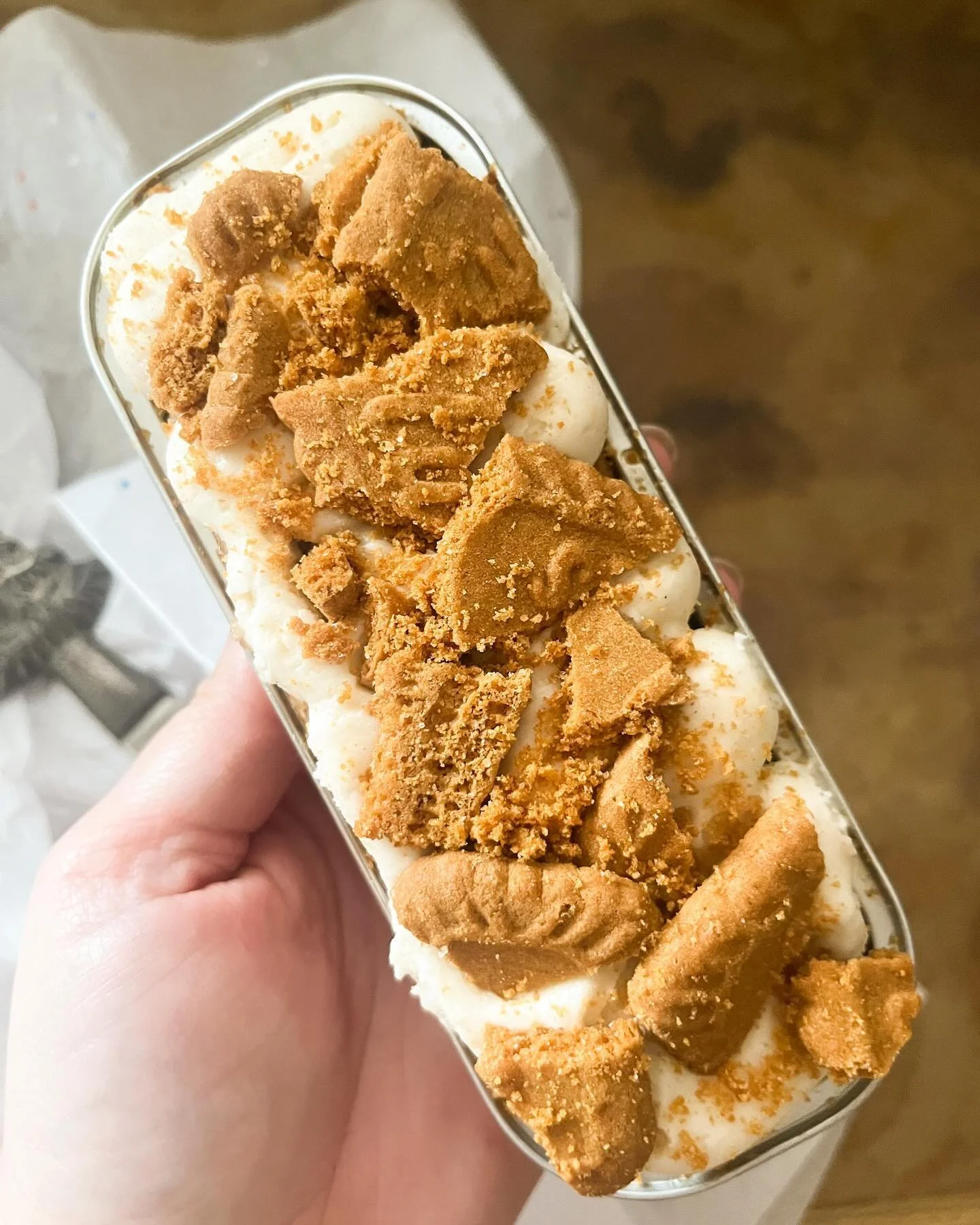 I am obsessed with these cute mini cakes! 
We will be offering these mini cakes again in the bakery this week ❤️ 
Make sure to grab some cause they go fast 🙈

Flavors: 

Cinnamon Swirl Biscoff (Pictured) 
Lemon Cheesecake Golden Oreo 
Dulce de Leche