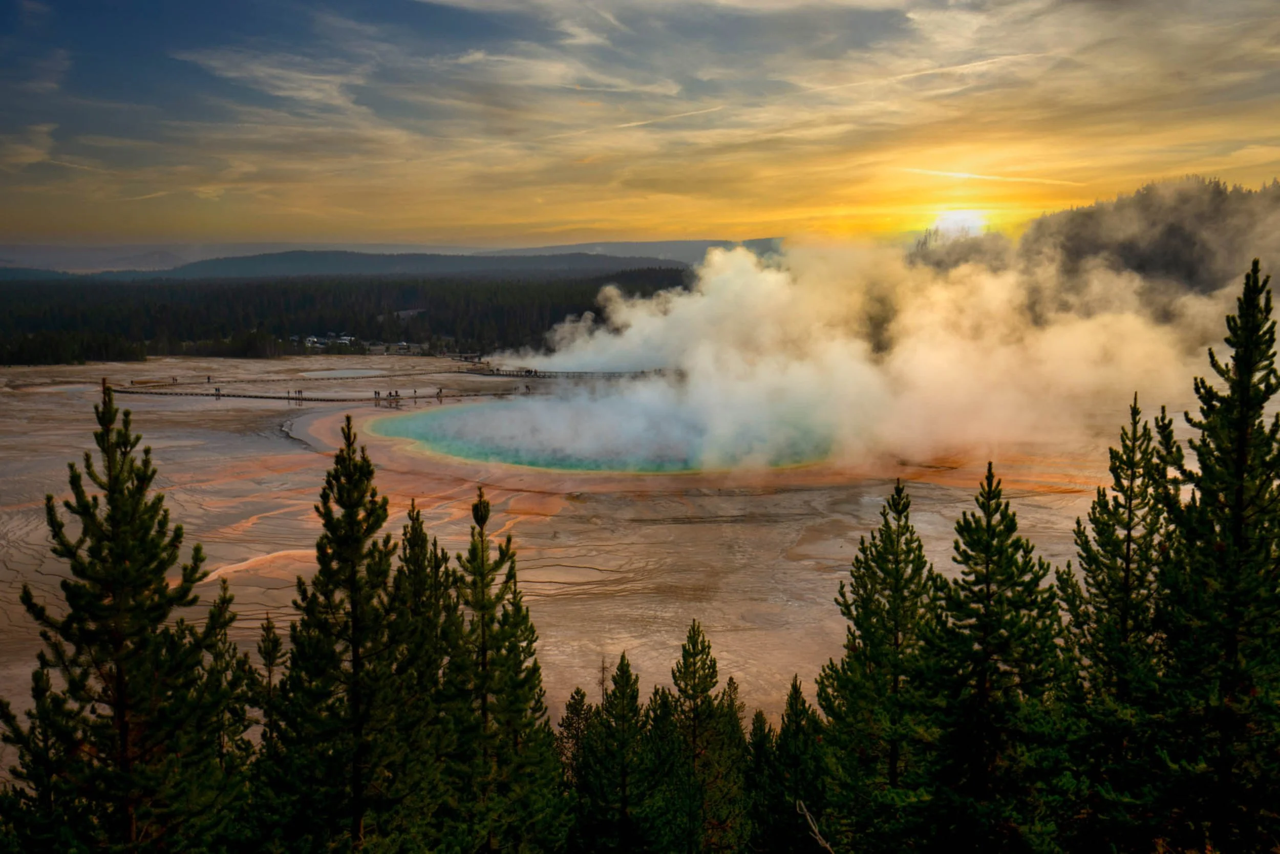 vecteezy_grand-prismatic-spring-in-yellowstone-national-park_40962035.jpg
