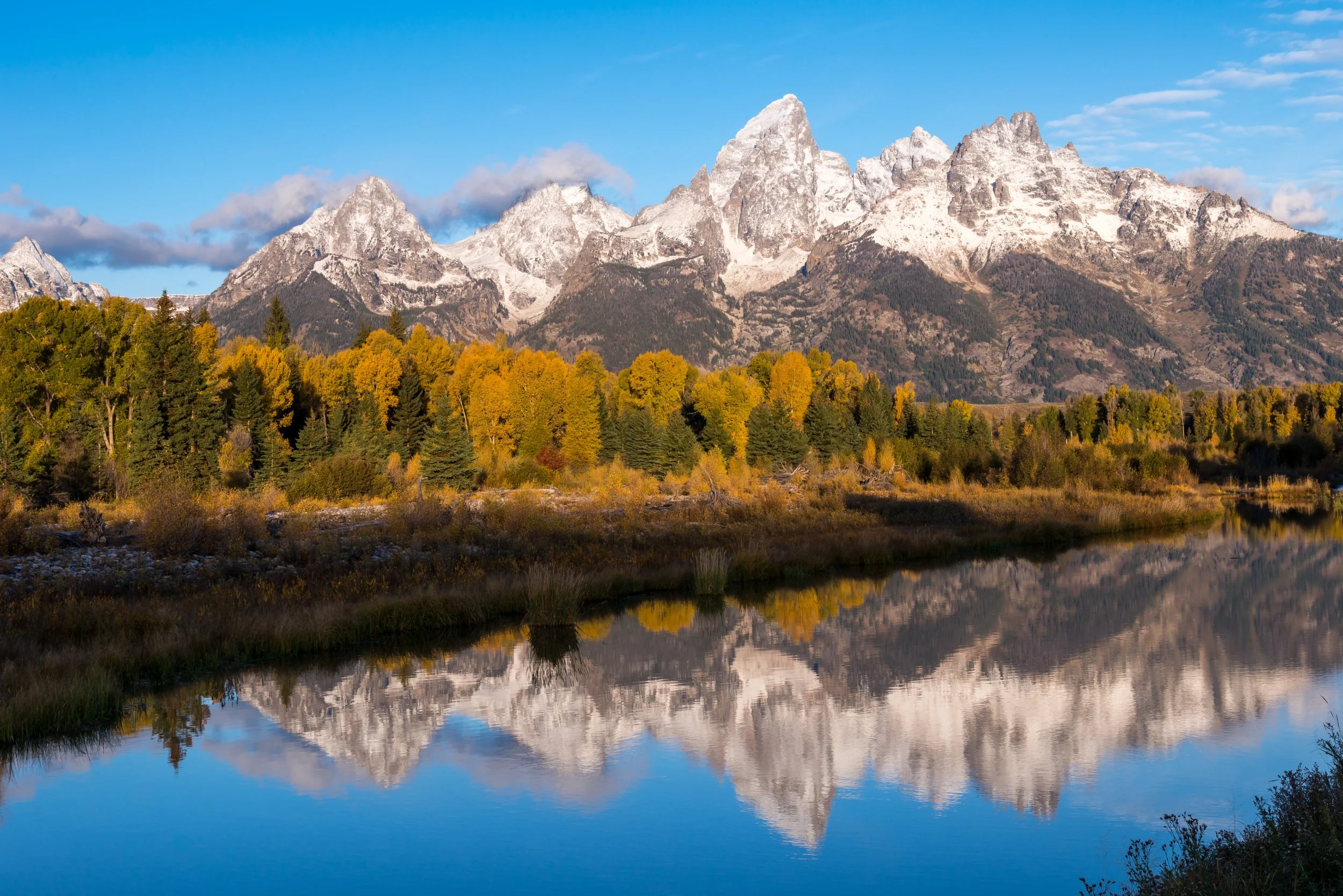 vecteezy_grand-tetons-reflection-in-the-snake-river_6586458.jpg