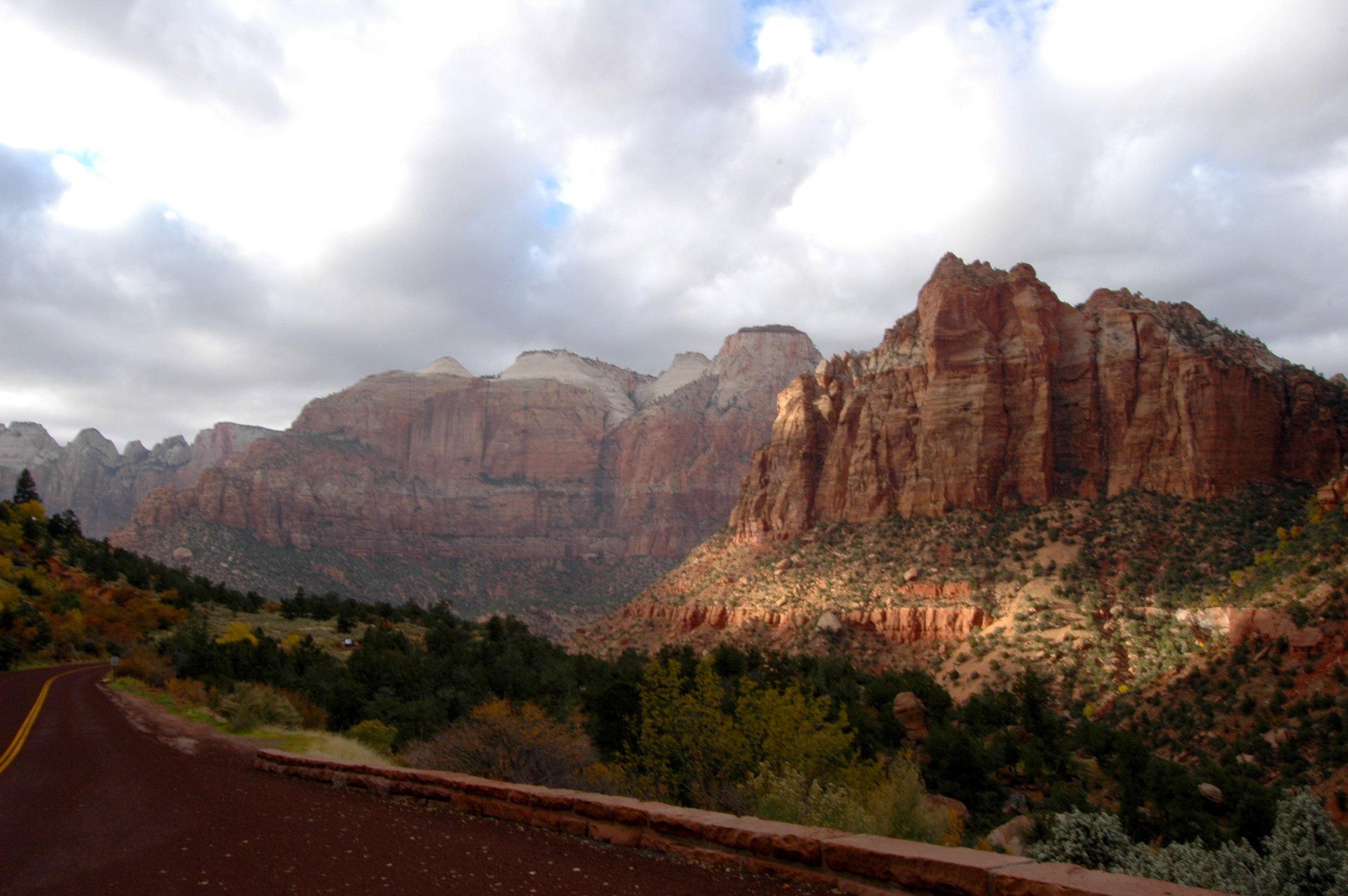 vecteezy_zion-national-park-during-the-day_2215519.jpg