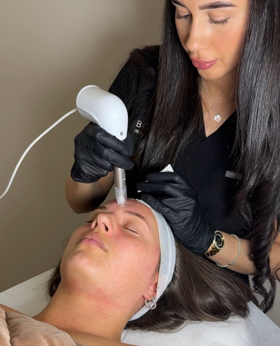 ⁠READY to transform your skin with Microneedling? 👀⁠
⁠
Using ultra-fine needles, this precision procedure creates controlled micro-injuries at specific depths (0.5-2.5mm) in your skin. These microscopic channels trigger your body's natural collagen 