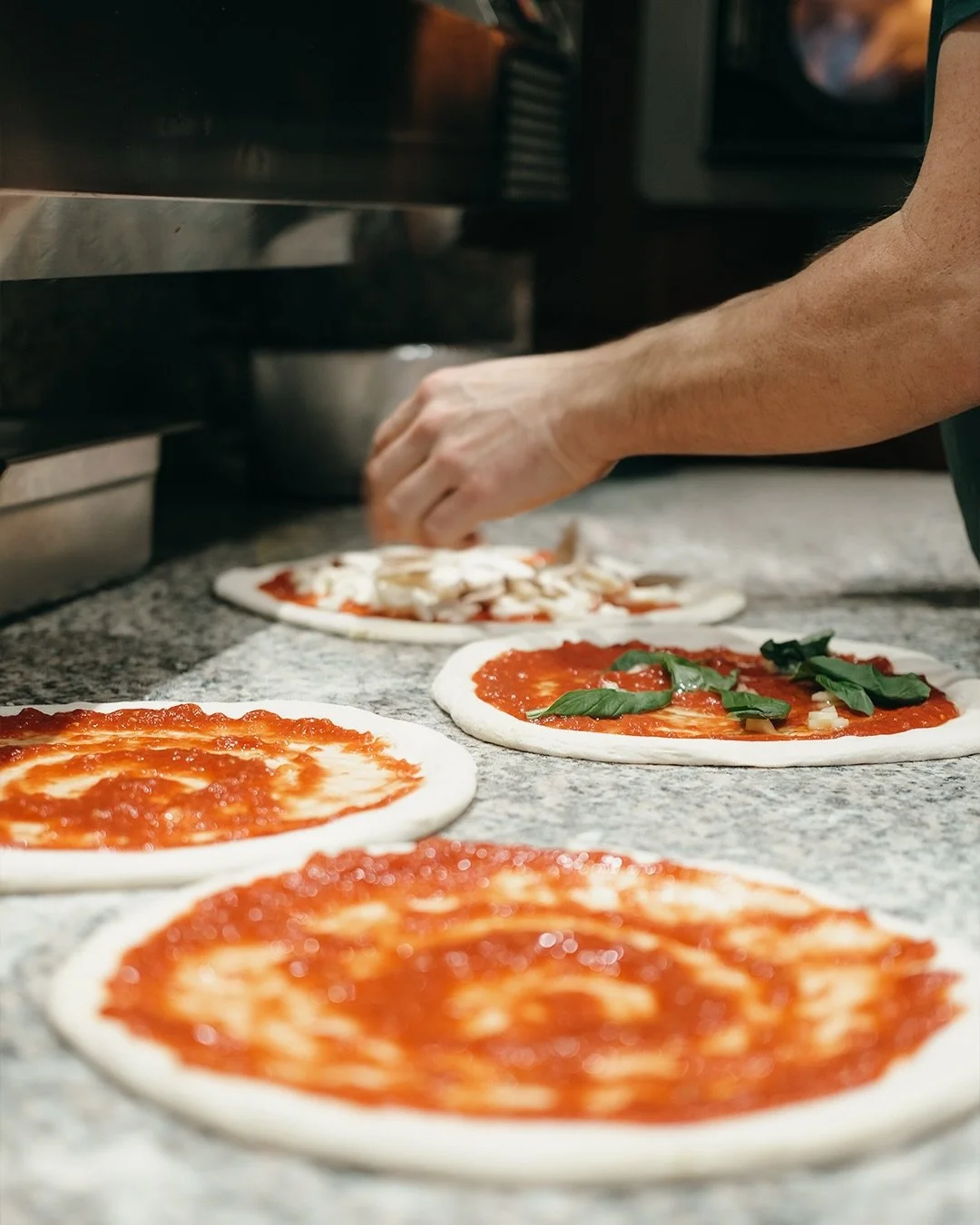 EN PLEINE PR&Eacute;PARATION 🔥

Chez Leggerezza, chaque pizza est r&eacute;alis&eacute;e avec des ingr&eacute;dients de qualit&eacute; et toute la passion de nos pizza&iuml;olos ❤️

&Agrave; d&eacute;couvrir sur place ou &agrave; emporter ✨
📍 1 Rue