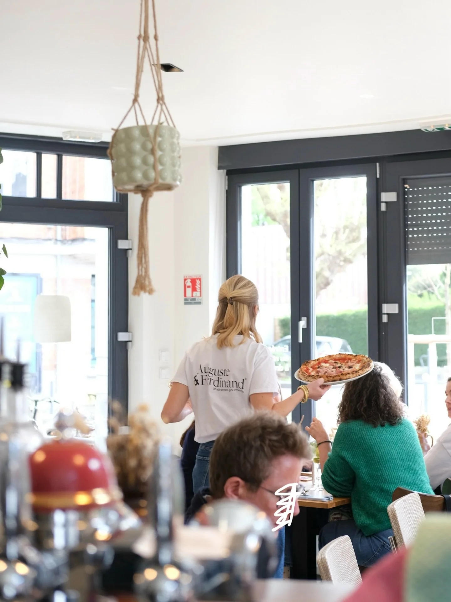 NOUVELLE SEMAINE CHEZ LEGGEREZZA ✨

La salle est pr&ecirc;te et l&rsquo;&eacute;quipe aussi 🍕
On vous accueille d&egrave;s ce soir pour une nouvelle semaine gourmande et conviviale ❤️
* Profitez-en, la carte change bient&ocirc;t&hellip; une bonne ra