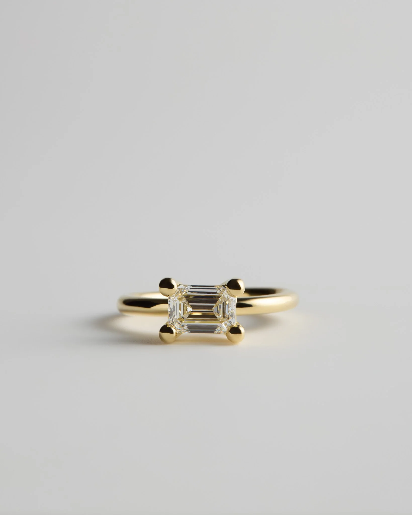 MITIS RING - EMERALD CUT