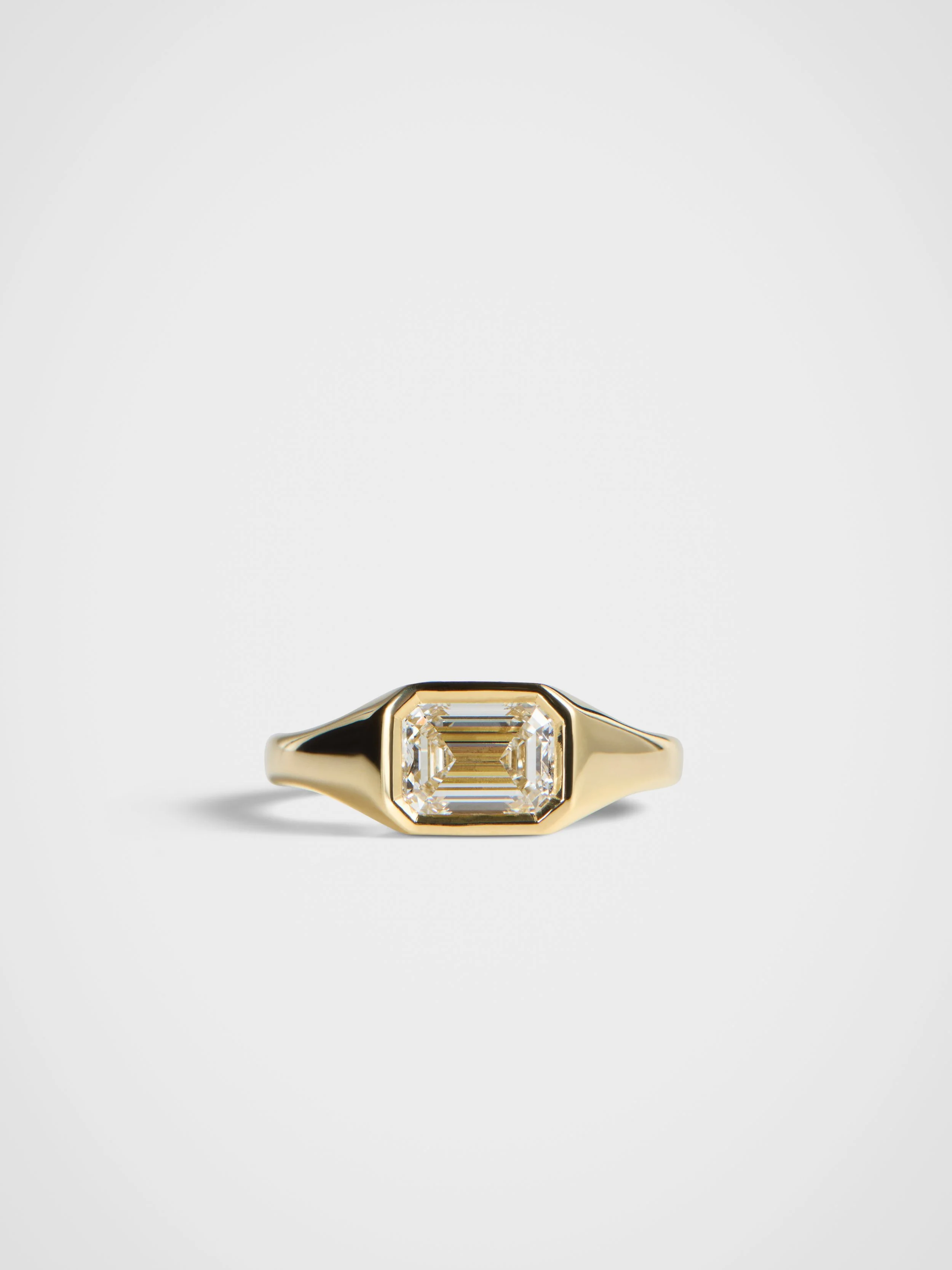 IGNIS RING - EMERALD CUT