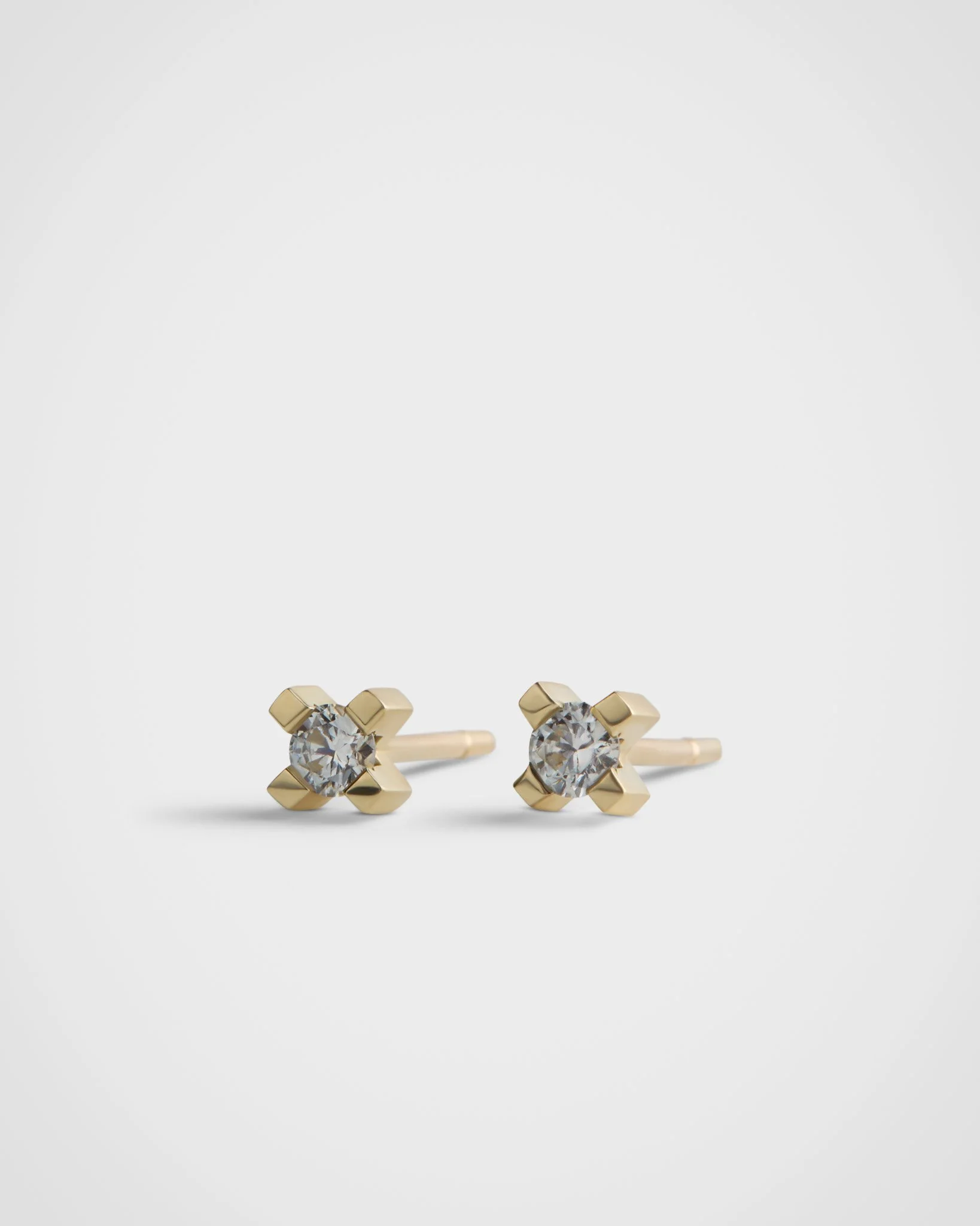 AUDREY STUD WHITE DIAMOND_SIDE.jpg