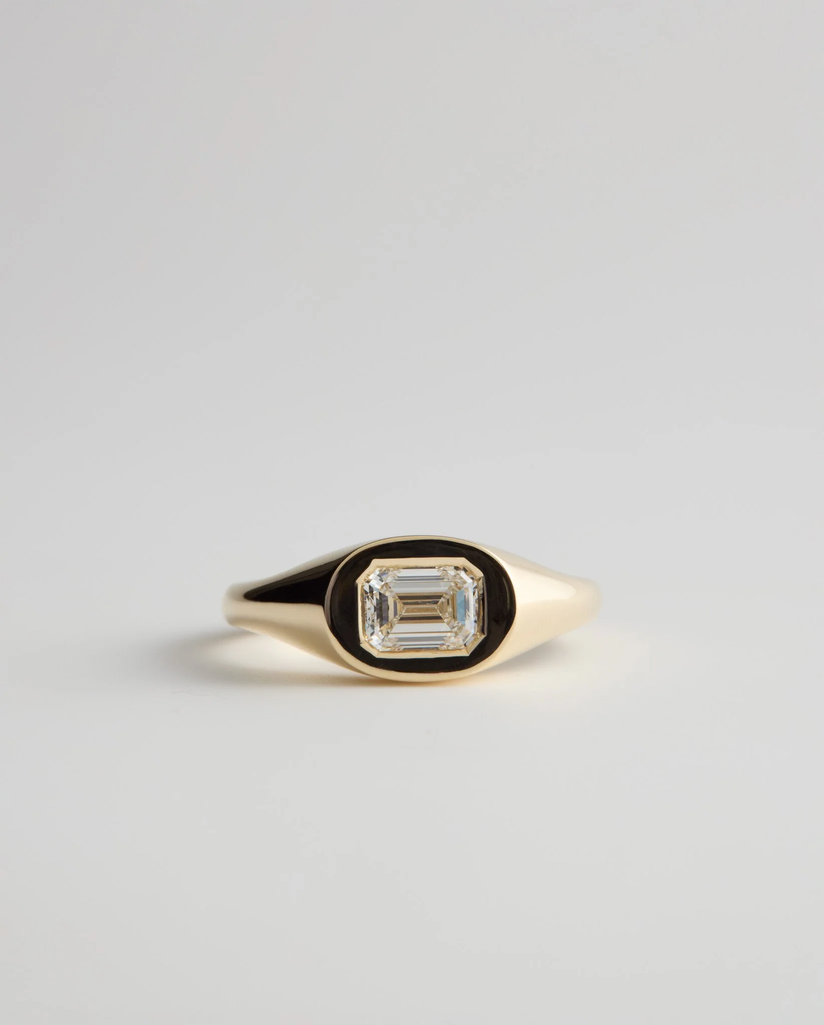 MENS SOLITAIRE SIGNET - EMERALD CUT