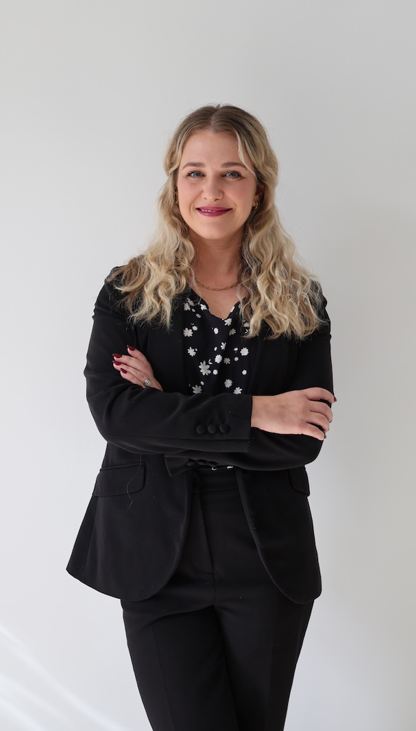 Chloe Dennis — Senior Loan Analyst