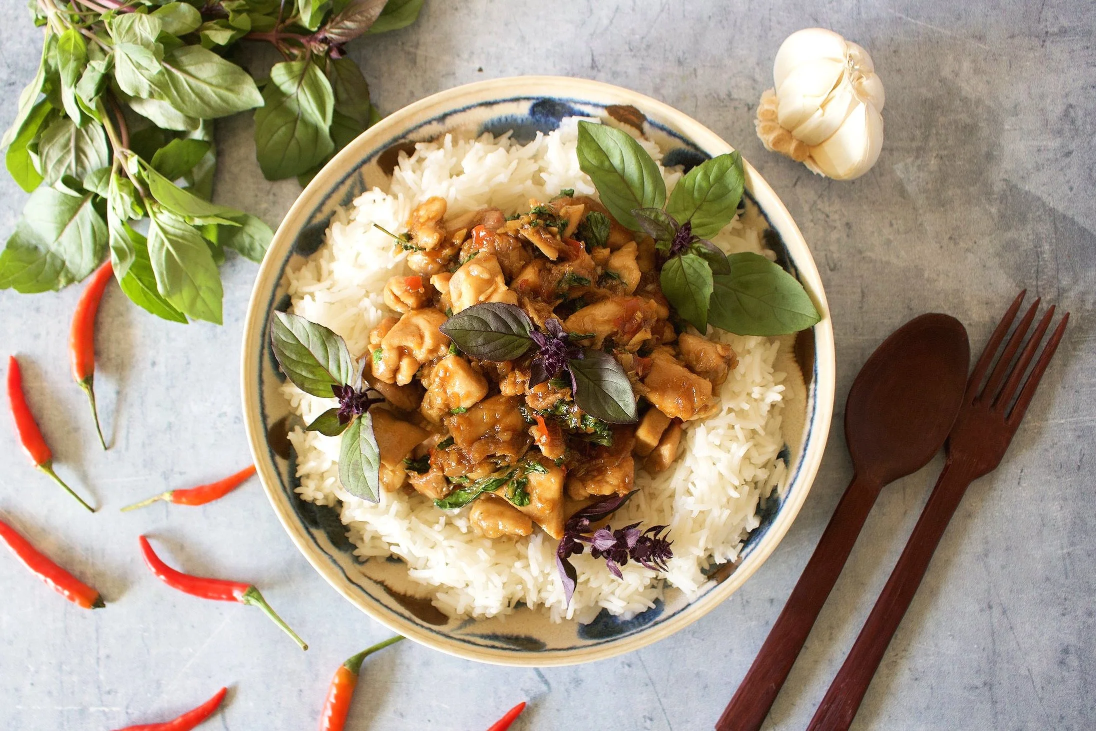 Kai Pad Krapao - Poulet sauté au basilic thaï