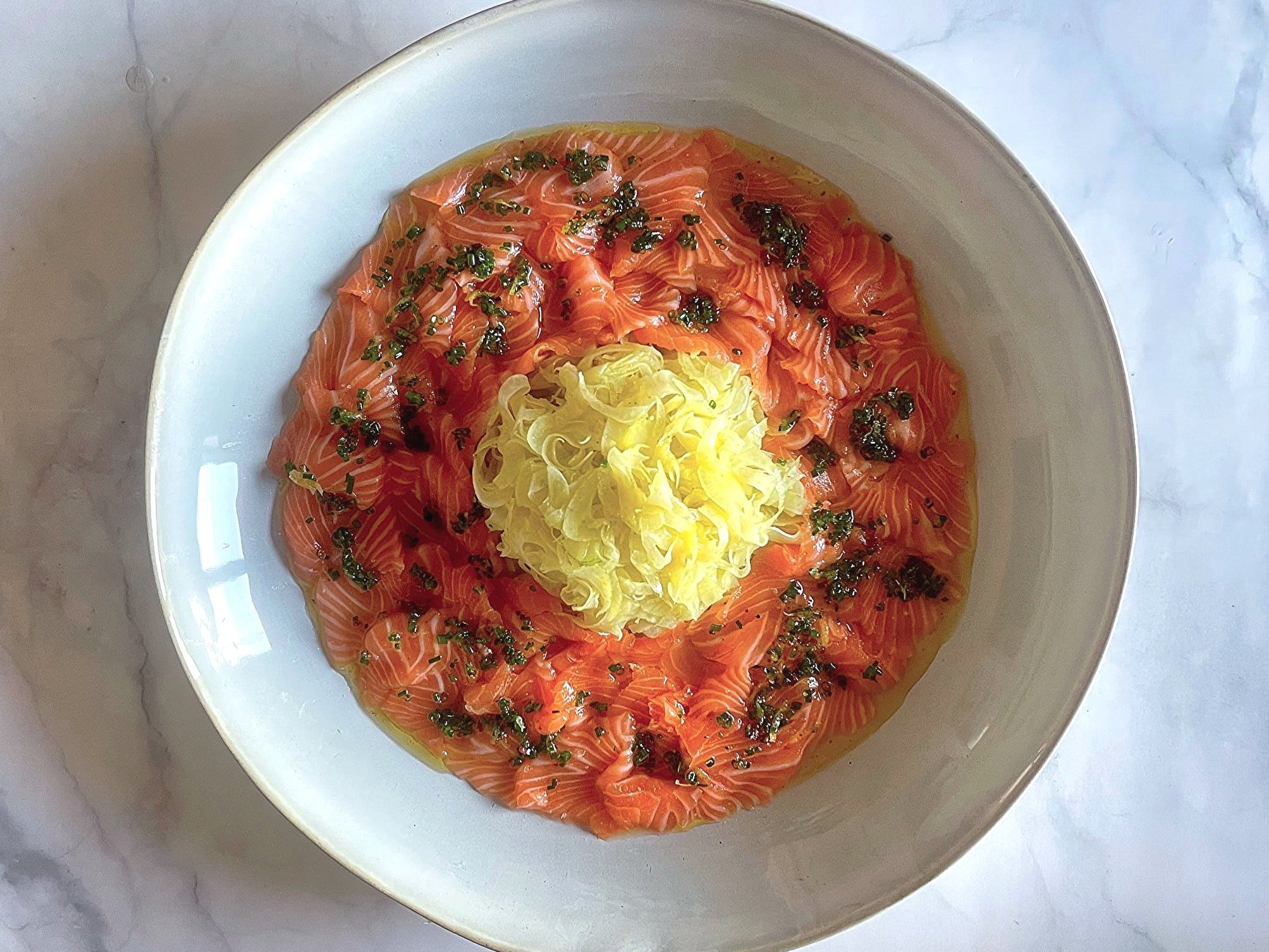 Crudo de saumon, salade de fenouil à l’orange