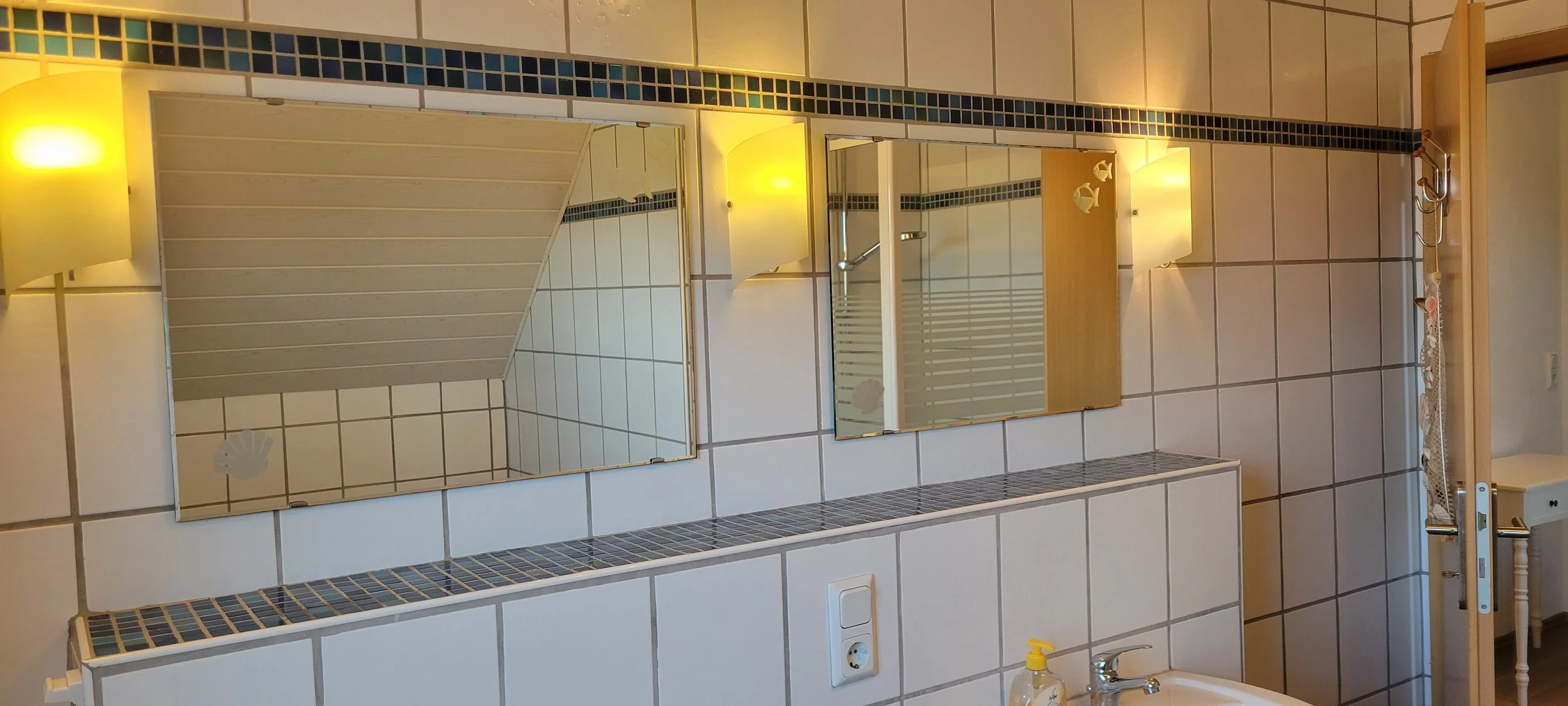 Bad OG 2 Waschbecken.jpg