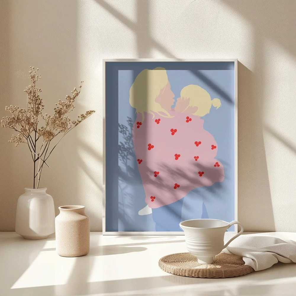 Pastellfarbene Mutter-Kind-Illustration im schlichten skandinavischen Interior mit weißer Wand und natürlicher Dekoration