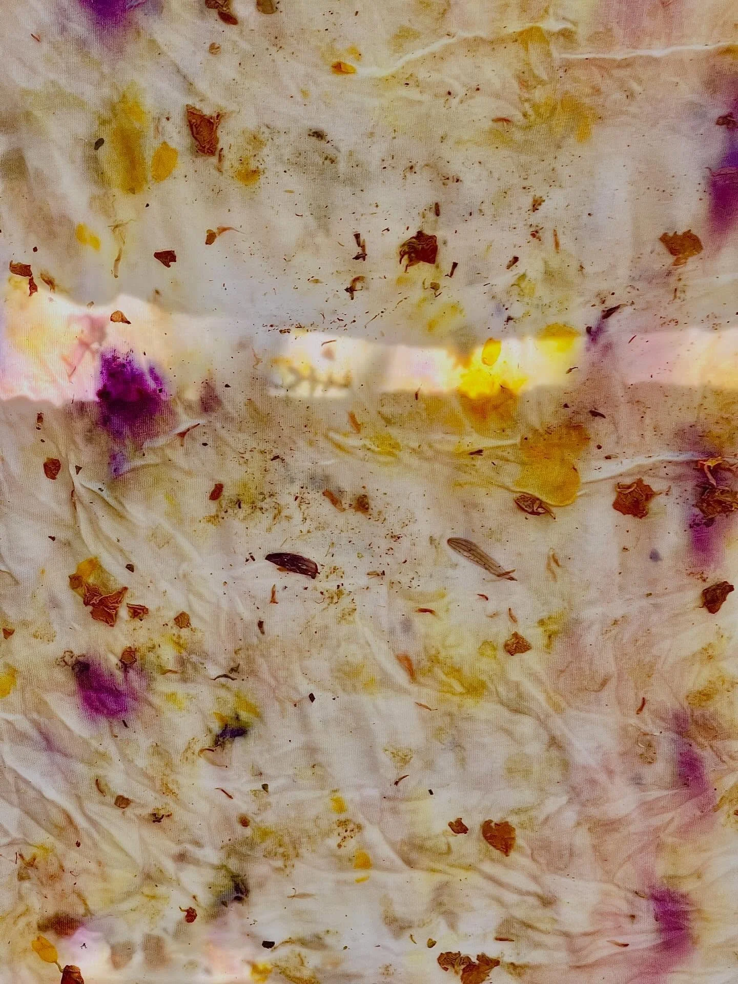 🐣 Muita alegria viveu-se nas &uacute;ltimas F&eacute;rias na Floresta! Nesta altura do ano a natureza est&aacute; especialmente abundante, e os dias foram cheios de brincadeira livre e auto-dirigida, entre convites que despertam os sentidos, a criat