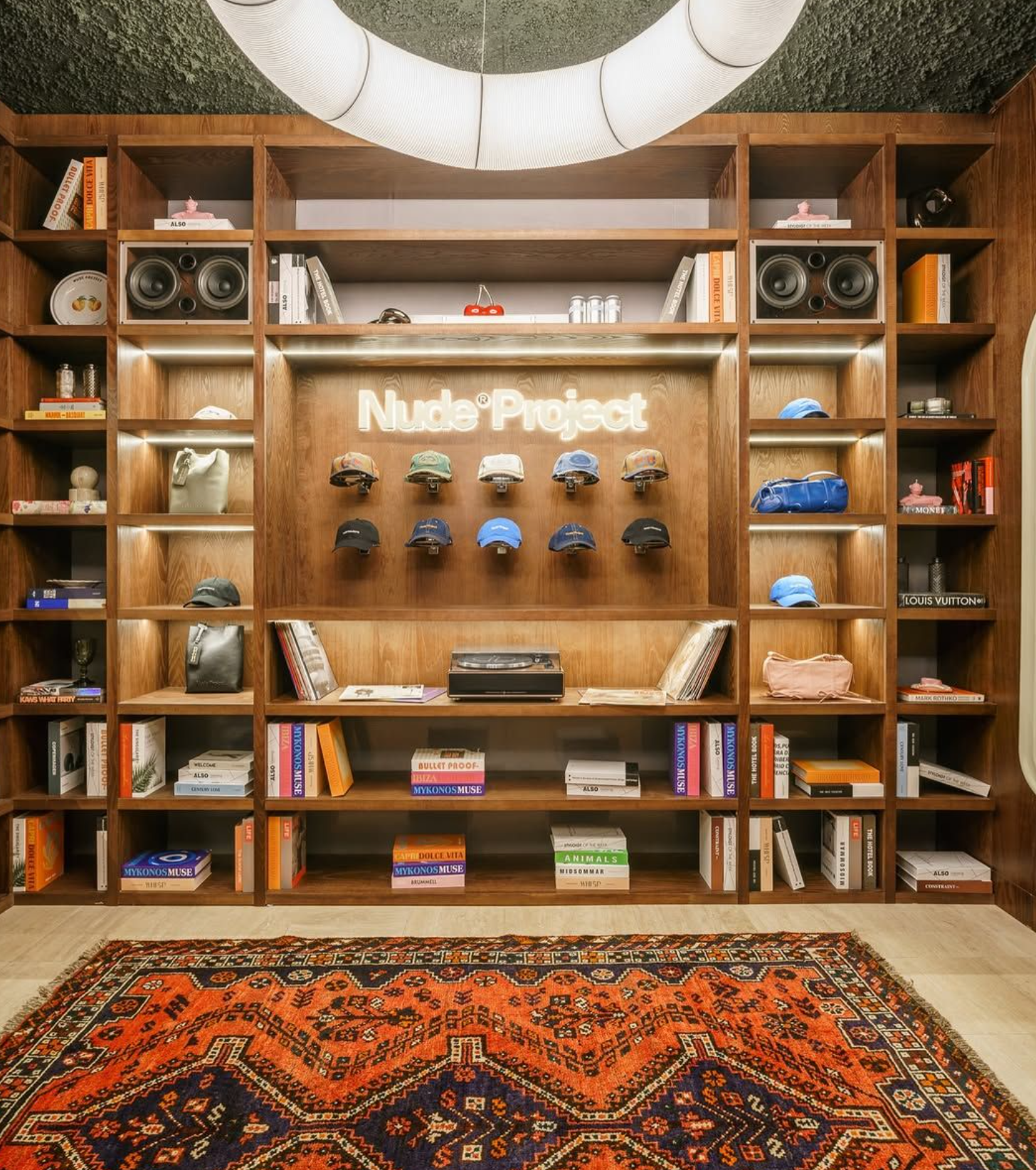Espace "vitrine" d'un shop à l'allure personnalisée et personnelle.