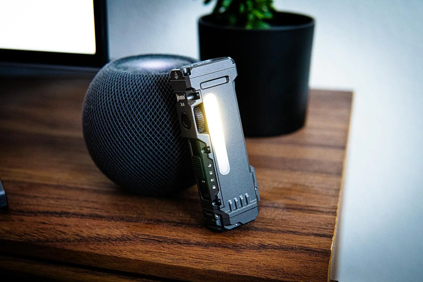 The @wuben.ecl X4 has such a cool, futuristic design that I am obsessed with! Not to mention the color is 👌🏽
.
.
.
#everydaycarry #everydaycarrygear #edc #edcgear #edccommunity #pocketdump #edccarry #edclife #edcphotography #edcdump