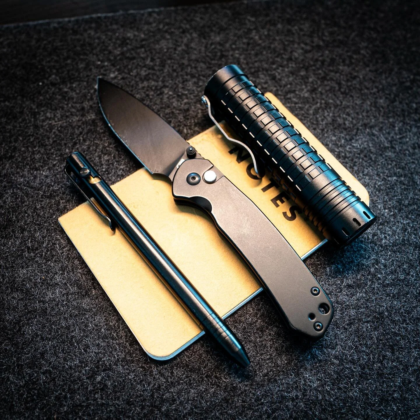 Stealthy!
.
.
.
#everydaycarry #everydaycarrygear #edc #edcgear #edccommunity #pocketdump #edccarry #edclife #edcphotography #edcdump
