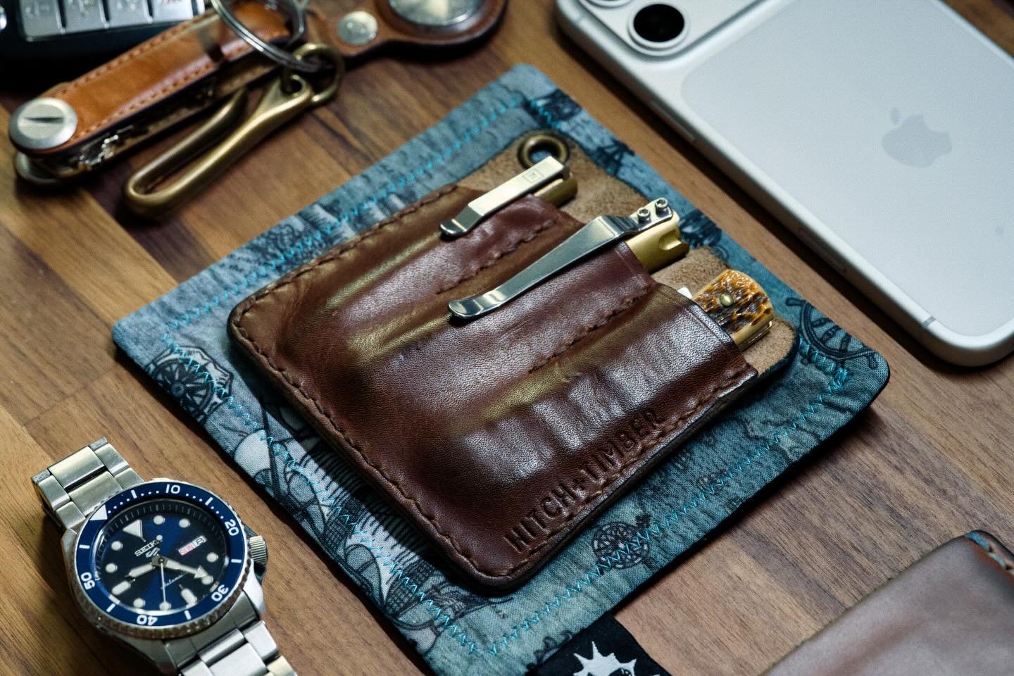 This is my take on a &ldquo;modern meets rustic&rdquo; everyday carry! Nothing more old school than a slip joint and leather!
.
.
.
#everydaycarry #edc #edgear #everydaycarrygear #everydayessentials