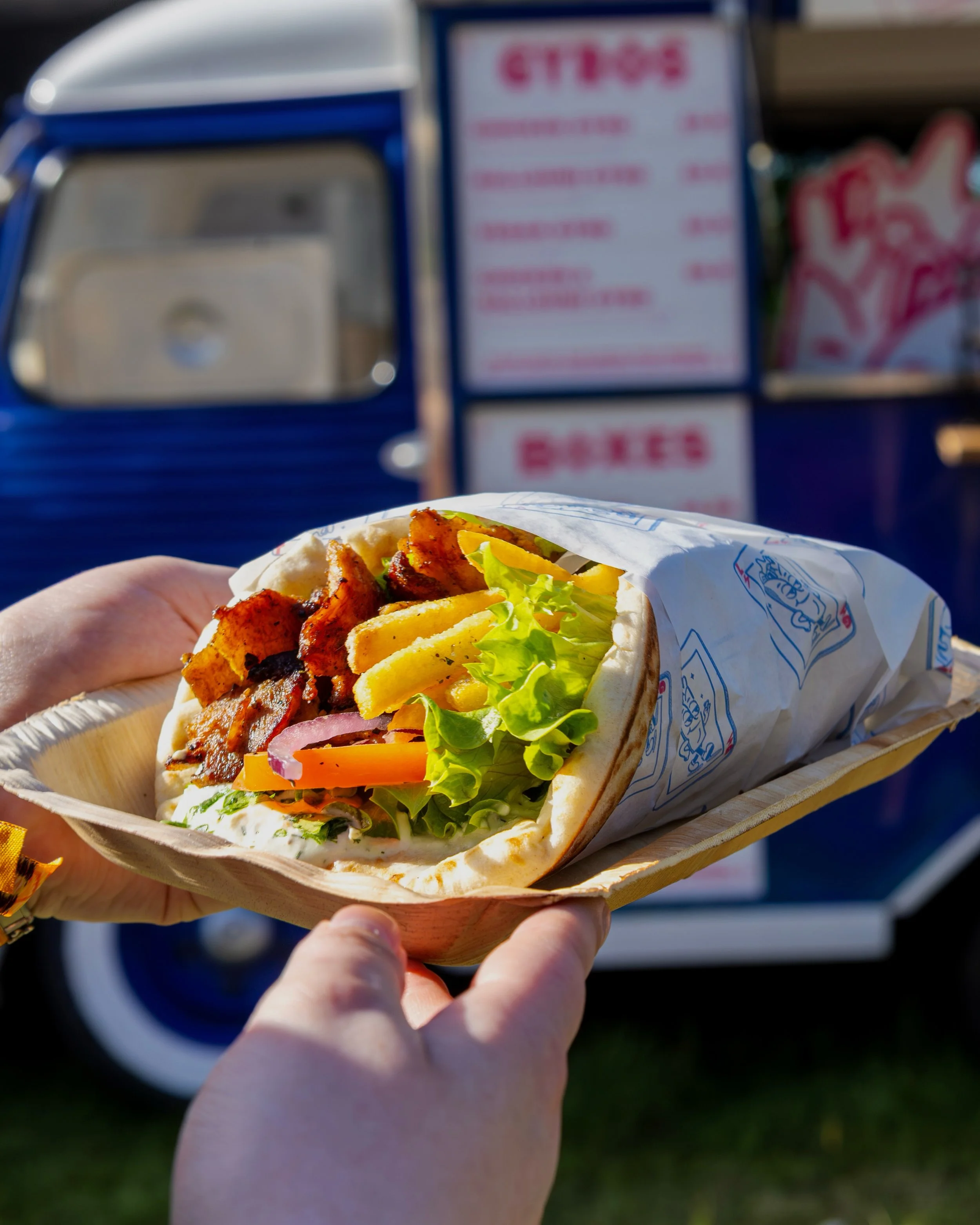Gyros in the sun. Tunes blasting from main stage. What more could you want? 🙂&zwj;↕️

Speaking of, our @parklife_festival ticket giveaway is still running for a few more days! Head to our pinned post to enter.