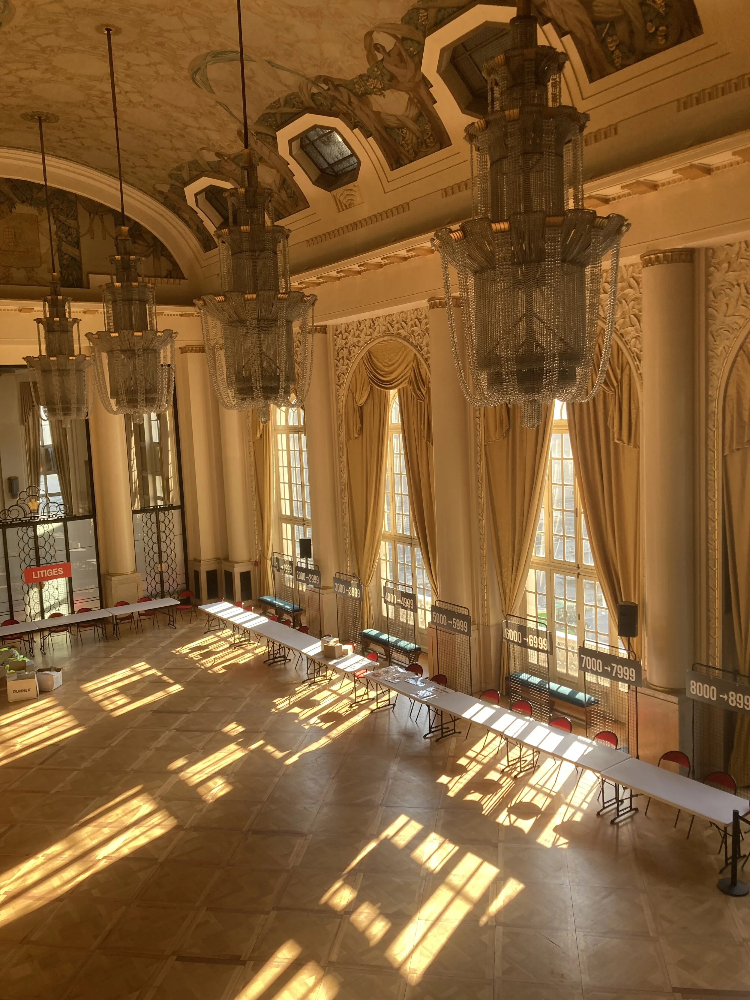 La lumière s’immisce