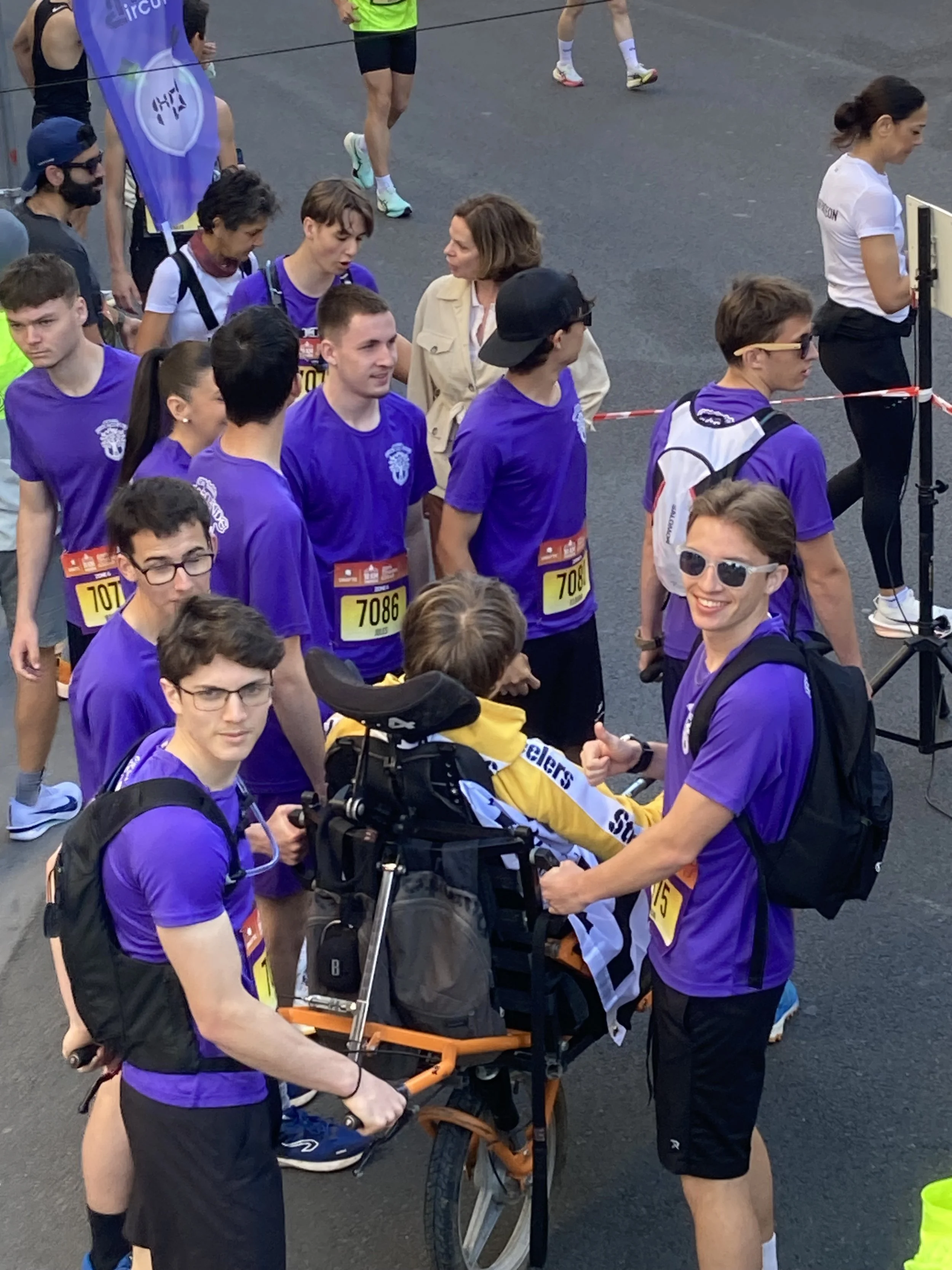 Lycée Brocéliande qui accompagne un camarade handicapé. Bravo et merci de ce message d’entraide !