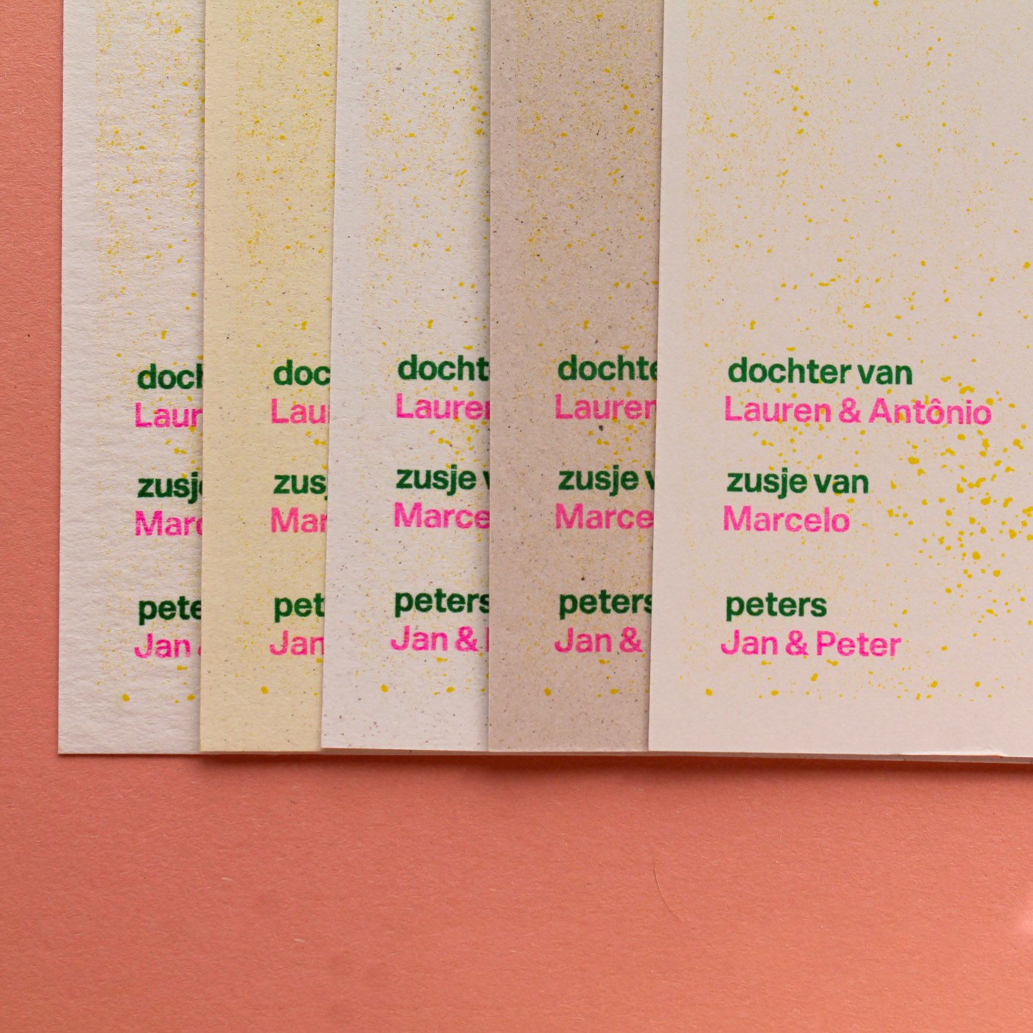 Op andere verschillende papiersoorten. Links naar rechts: Materica Gesso, Crush Citrus, Crush Corn, Crush Grape, Loop Birch. 