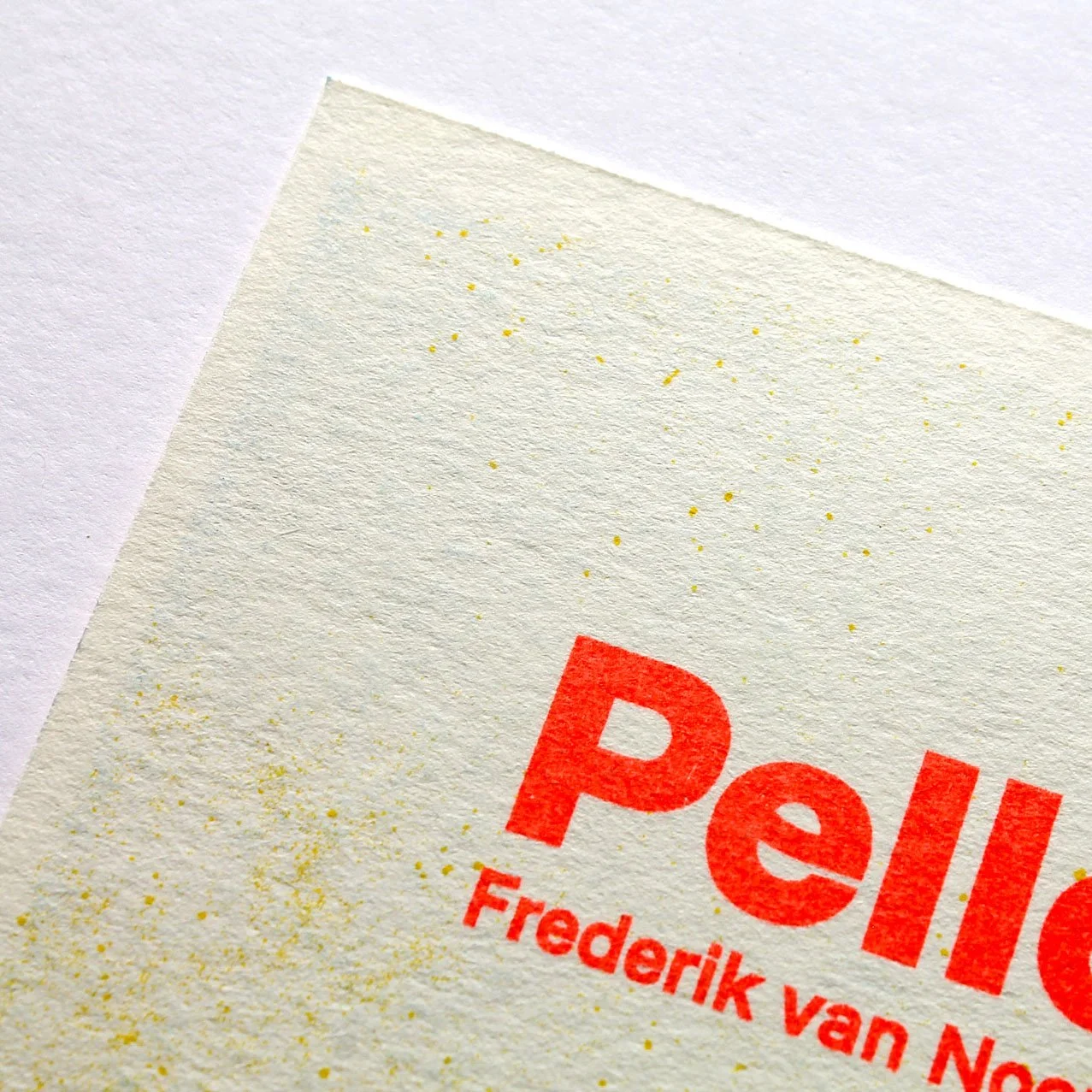 Met aangepaste kleuren: yellow + blue + fluo orange. Papier: Materica Limestone 250g