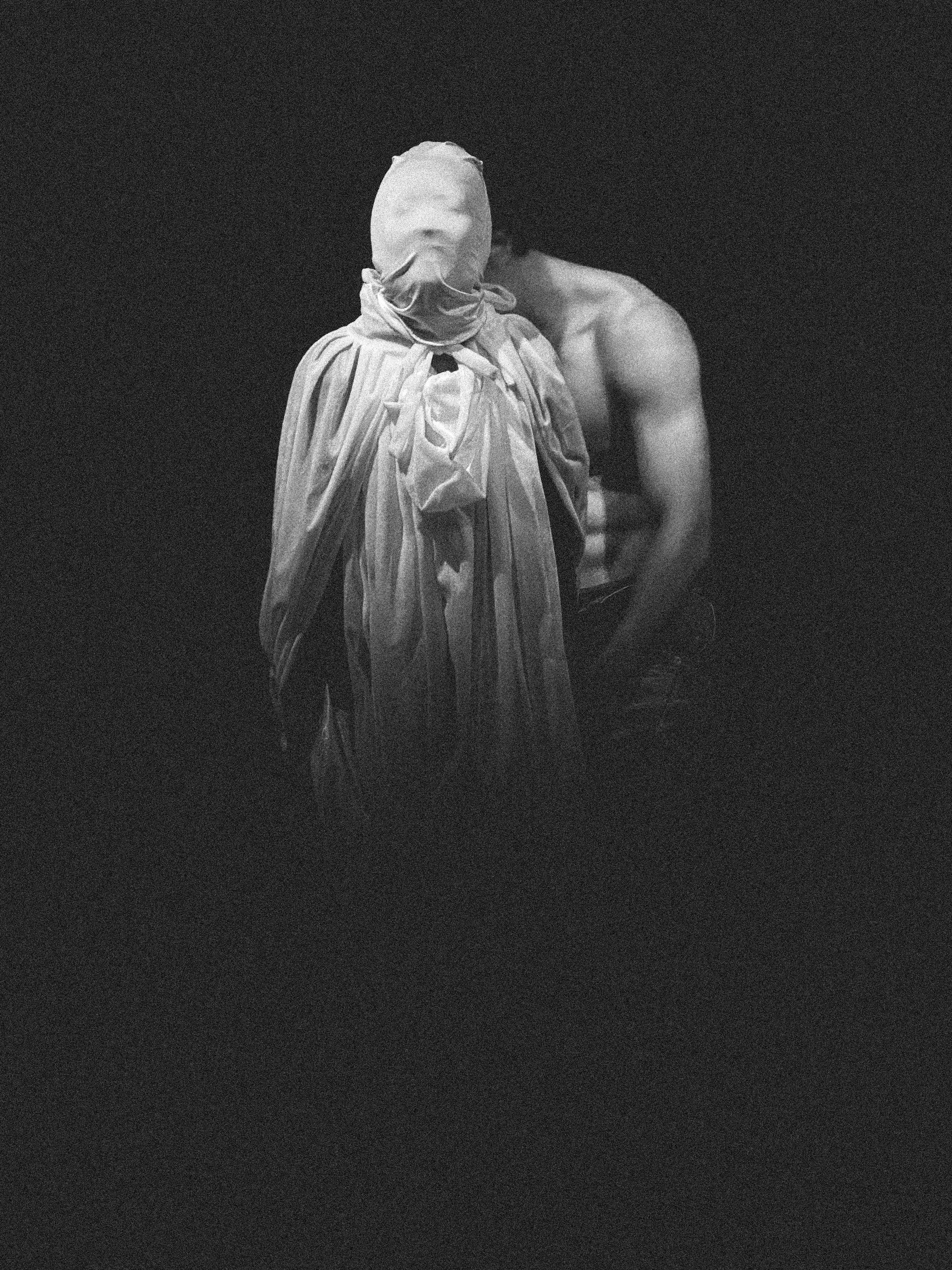 I place my being in an imagined time-space
Through my illusions
I build myself
In the stream of time and shattered memories
I trace the threads of my own existence
In the dreams of love and farewells
I feel desire and fear
In the highest arts and the