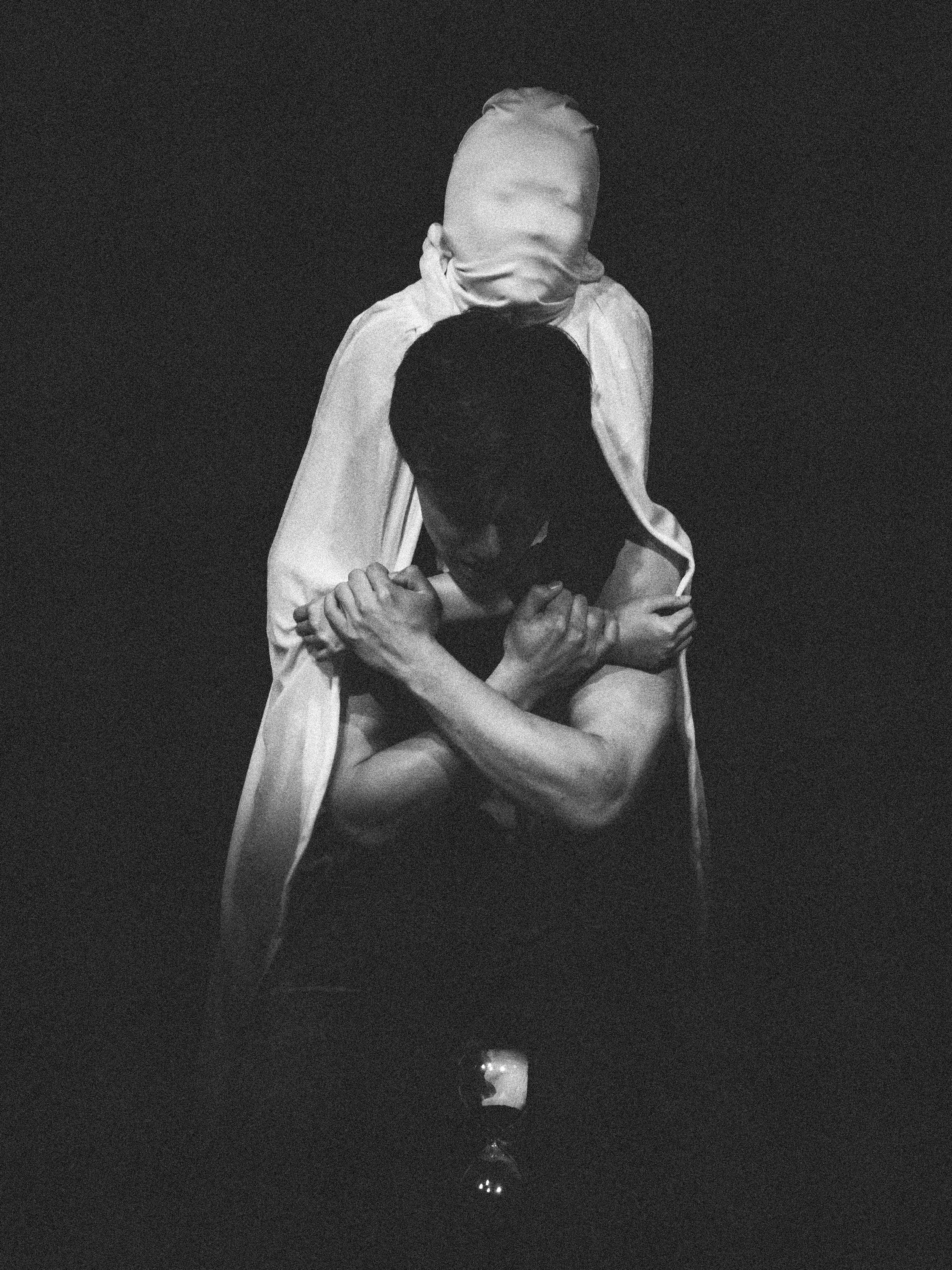 I place my being in an imagined time-space
Through my illusions
I build myself
In the stream of time and shattered memories
I trace the threads of my own existence
In the dreams of love and farewells
I feel desire and fear
In the highest arts and the