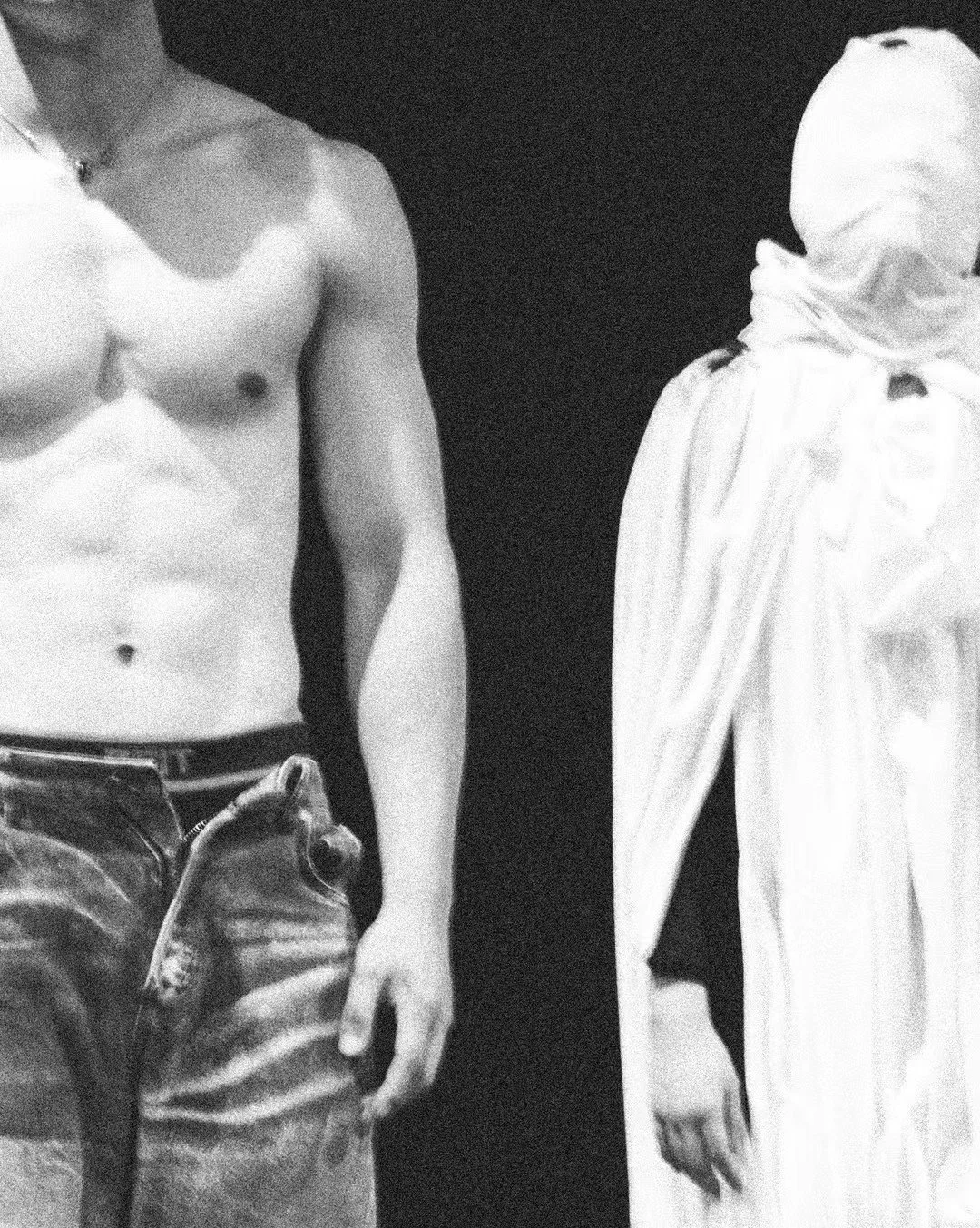 I place my being in an imagined time-space
Through my illusions
I build myself
In the stream of time and shattered memories
I trace the threads of my own existence
In the dreams of love and farewells
I feel desire and fear
In the highest arts and the