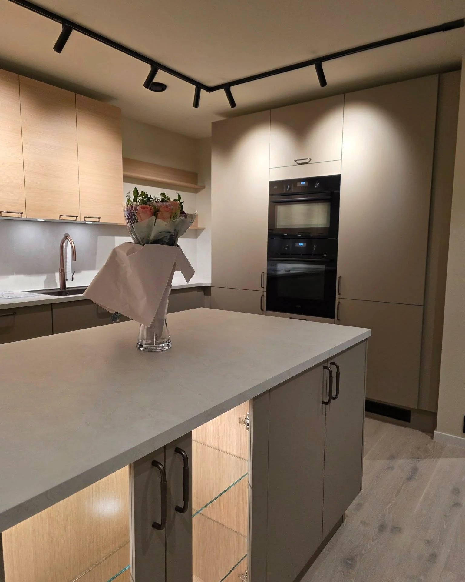 Munarvollveien 6B er overlevert til nye eiere 🥳

Boligen har Autobolig smarthusl&oslash;sning fra Witana og et gjennomtenkt farge- og materialkonsept fra NB Utvikling 🏠

Er du p&aring; jakt etter ny bolig?
📞 90100757
📧 post@nbutvikling.no
💻 www.