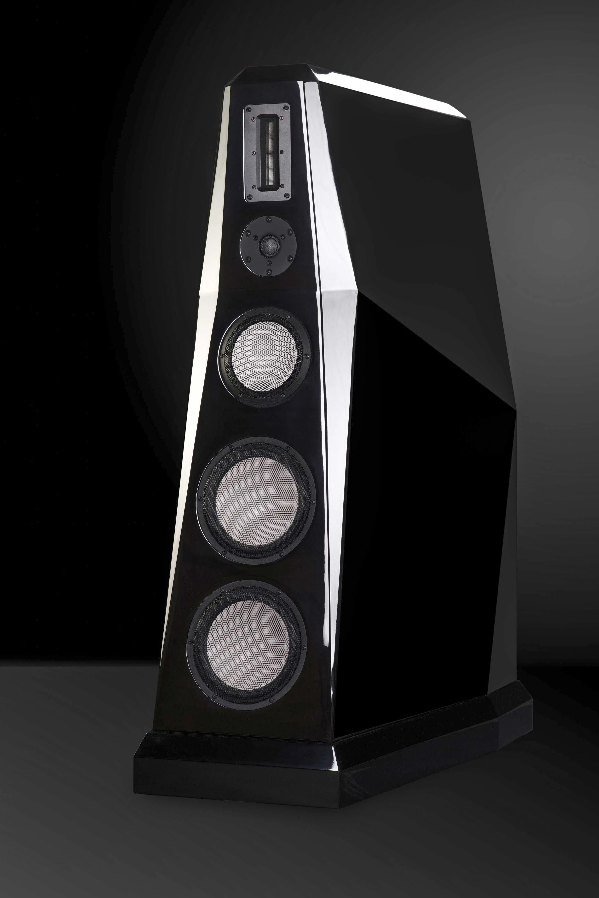 ULTRA.nine_QuarterFront_2500 × 3750_LIGHT_web.jpg