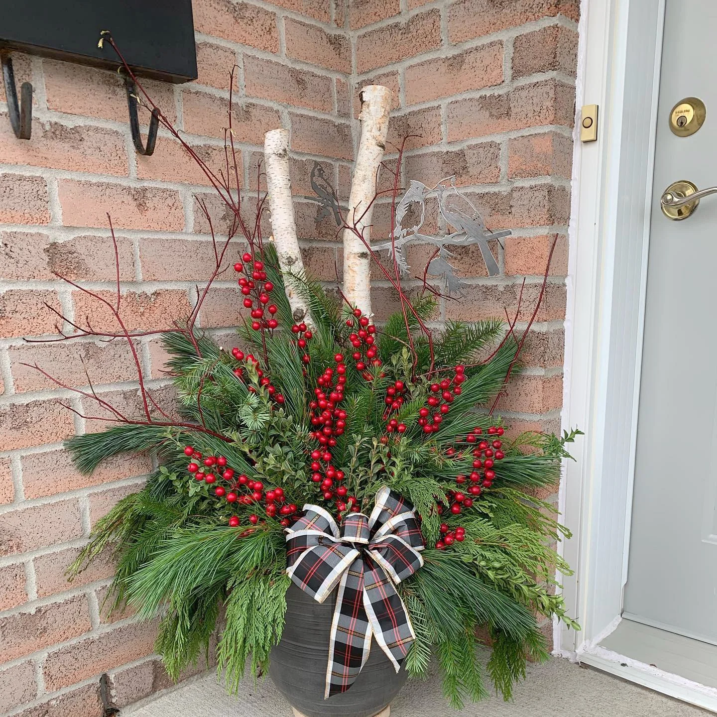 xmas-urn-sticks.jpg