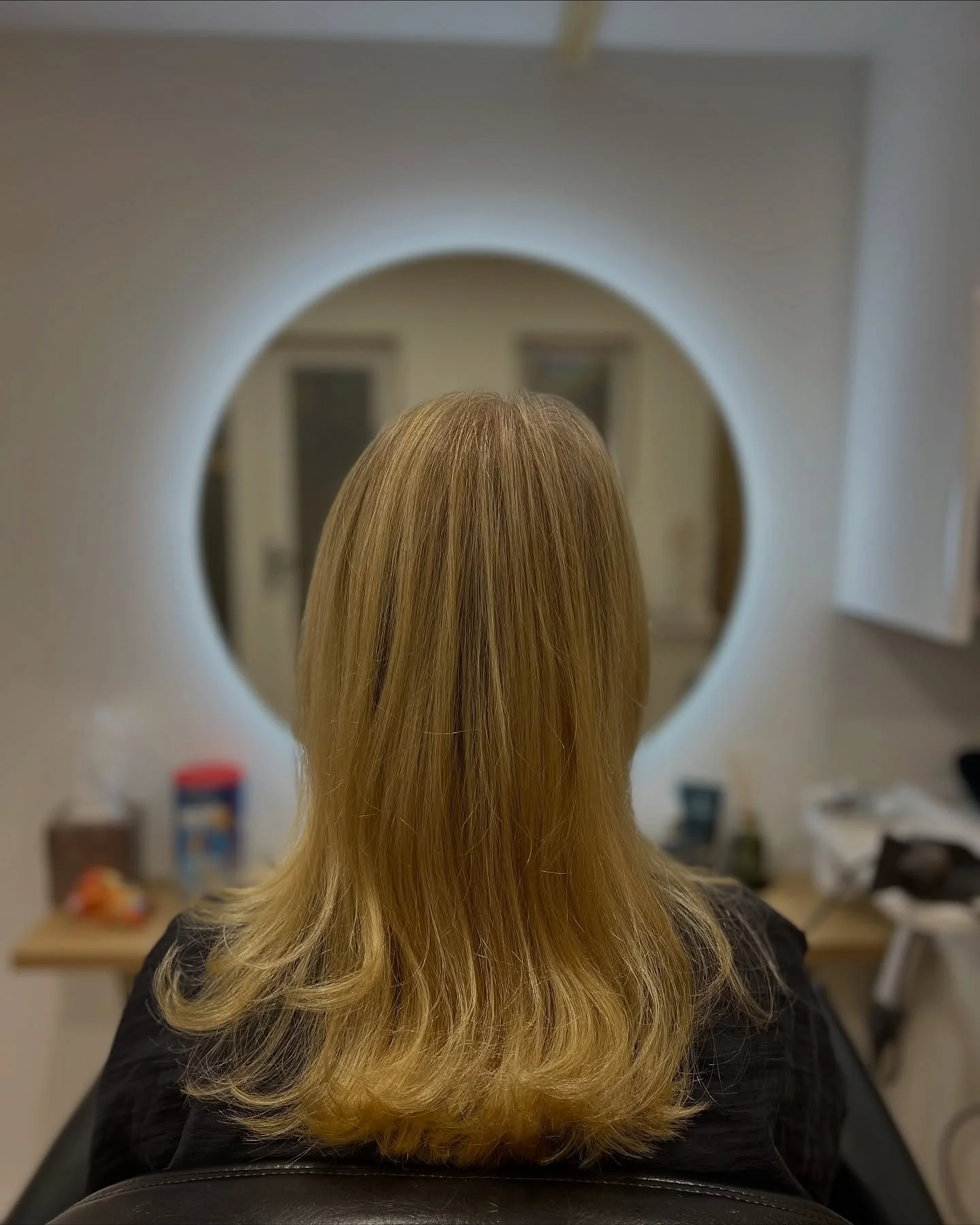 ✨ Highlights | Cut &amp; Blow Dry Refresh✨(After/Before shots)

A little refresh for this beauty today 🤍
We brightened and blended her highlights, refreshed the roots, and gave everything a healthy cut and blow dry. ✂️ Kept it soft and natural while