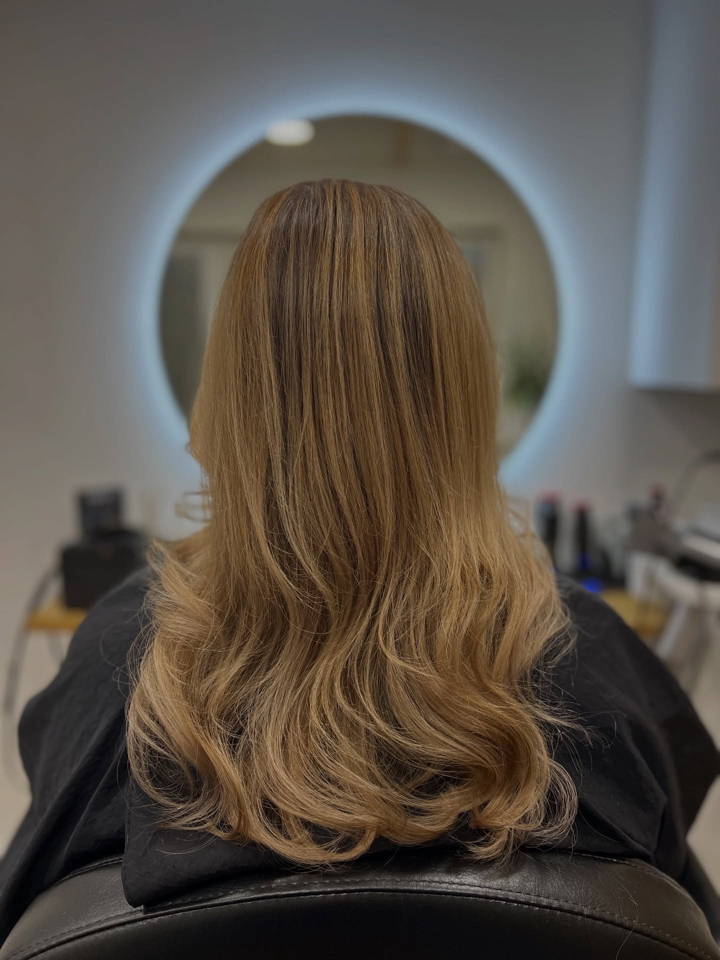 Teddy Bear Balayage | After and Before shots 

From lowlights and face-framing pieces to a soft teddy bear balayage.
We blended everything beautifully, brightened the tone, and softened the overall colour for a seamless, natural finish that melts per