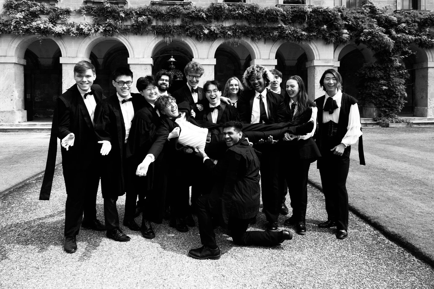 Throwback Saturday(?!?!?!?!) Recreating some iconic shots of Commas Class of 2023 when Charlie was president!! 🤩

There is just over one week until the Commas are debuting at Fringe! Check out the link in our bio to get your tickets for Aca-demic We