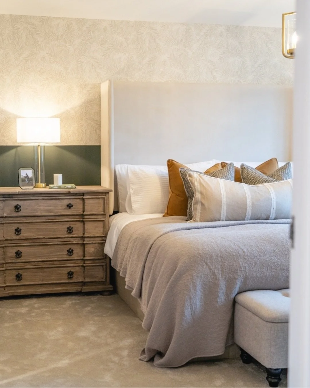 Master bedroom details&hellip; 🏡

The master bedroom in the Southwold house type offers a calm and spacious retreat, complete with its own private en-suite - the perfect place to relax at the end of the day. Thoughtfully designed with comfort in min