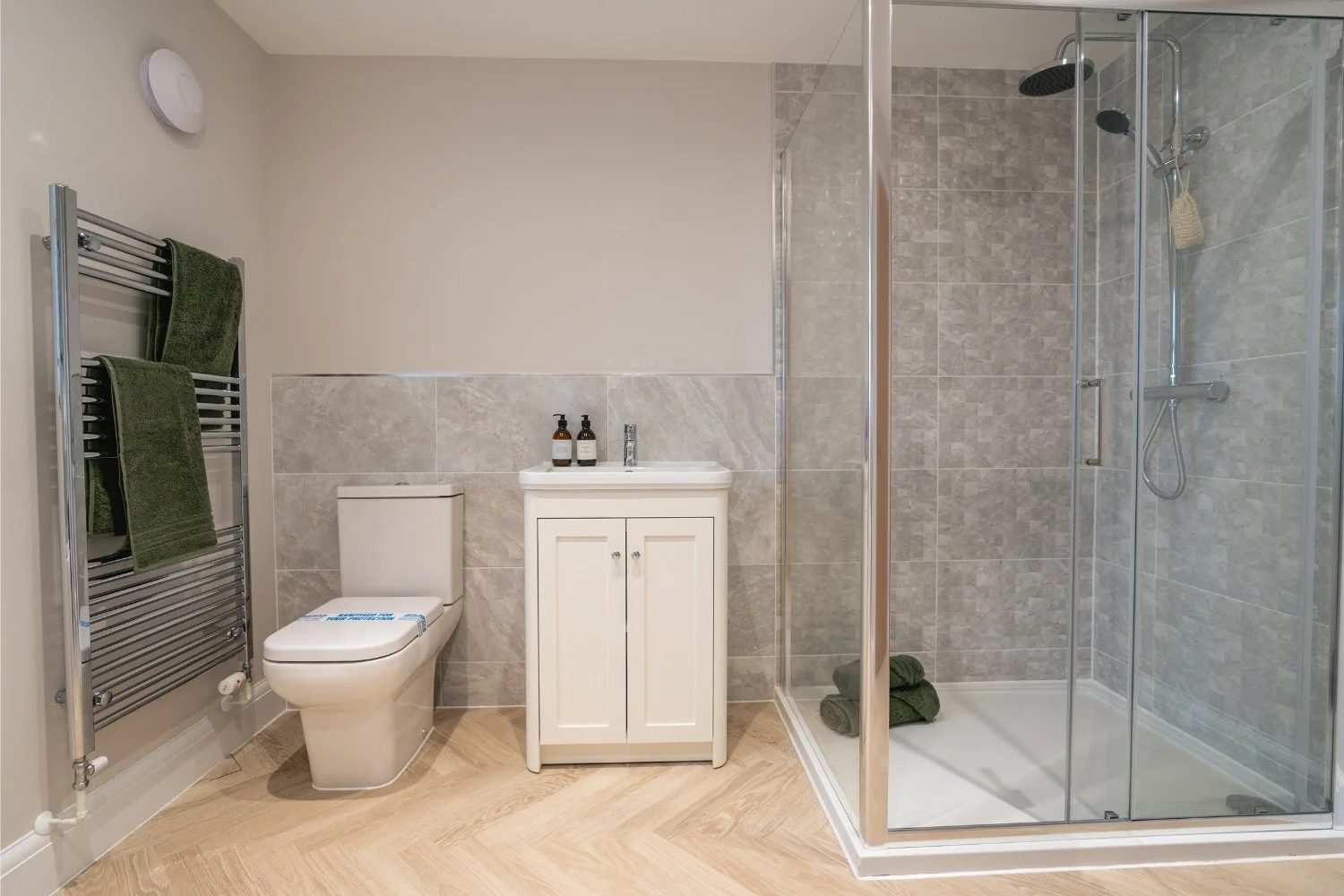 Bathroom 1.jpg
