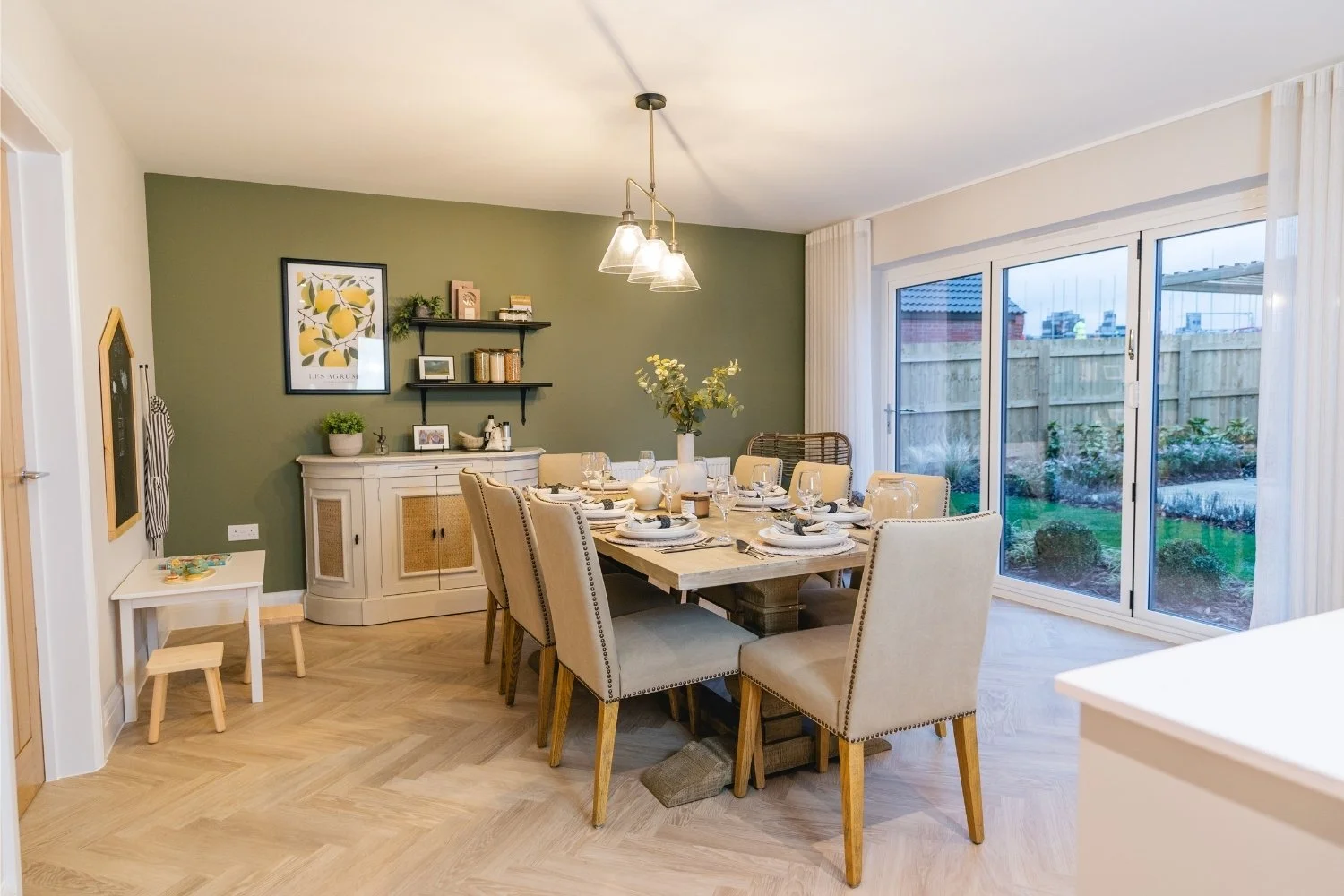 Dining room 2.jpg
