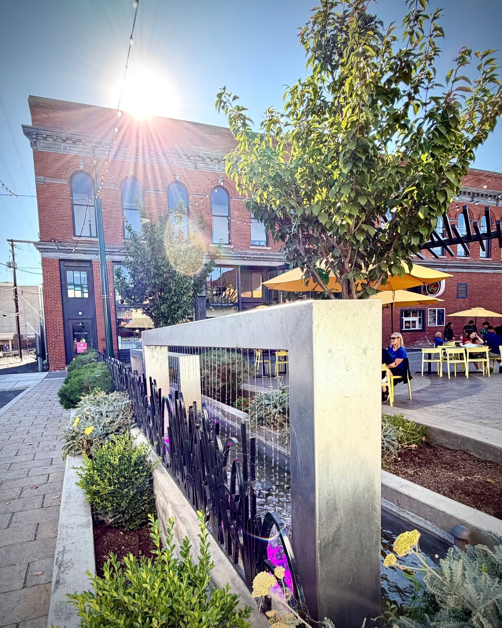 There&rsquo;s something special about slowing down and enjoying the simple moments. ☀️

Spend a little time at Wala Wala Plaza&mdash;people watching, soaking up these last sunny days of summer, listening to the fountains, and grabbing a coffee from y