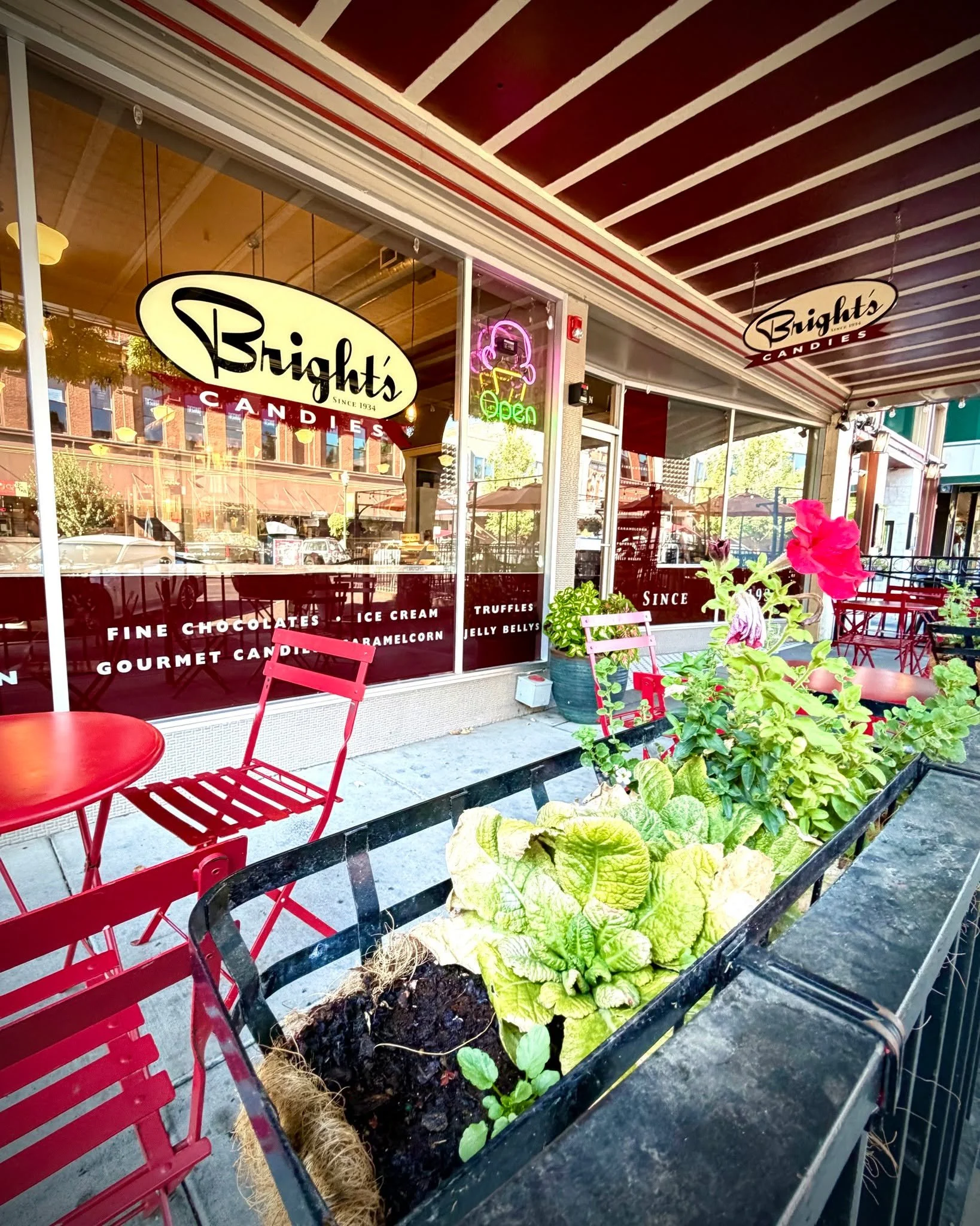 🍬🍫 A Sweet Walla Walla Tradition! 🍫🍬

If you&rsquo;re strolling through downtown Walla Walla, be sure to make a stop at Bright's Candies! ❤️

A local tradition since 1934, Bright&rsquo;s Candies is the kind of place that brings out the kid in eve