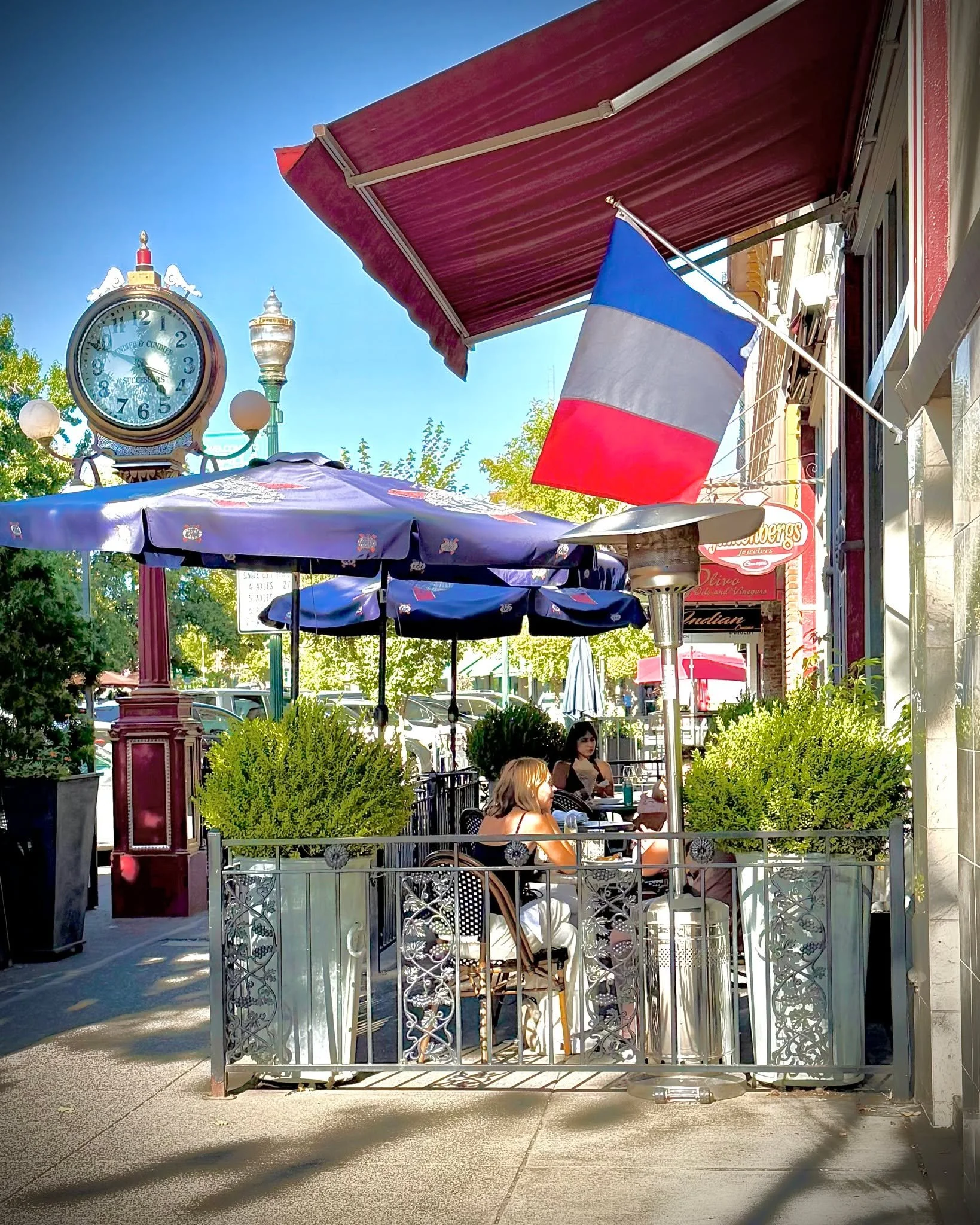 ☀️🍷 Savoring These Last Warm Days

There&rsquo;s something special about these last warm days before fall arrives&mdash;the perfect excuse to slow down and enjoy a meal al fresco on Main Street in downtown Walla Walla.

Good food, good friends, suns